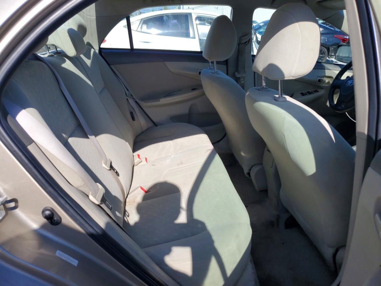 2010 Toyota Corolla Base Tan vin: 1NXBU4EE9AZ233003