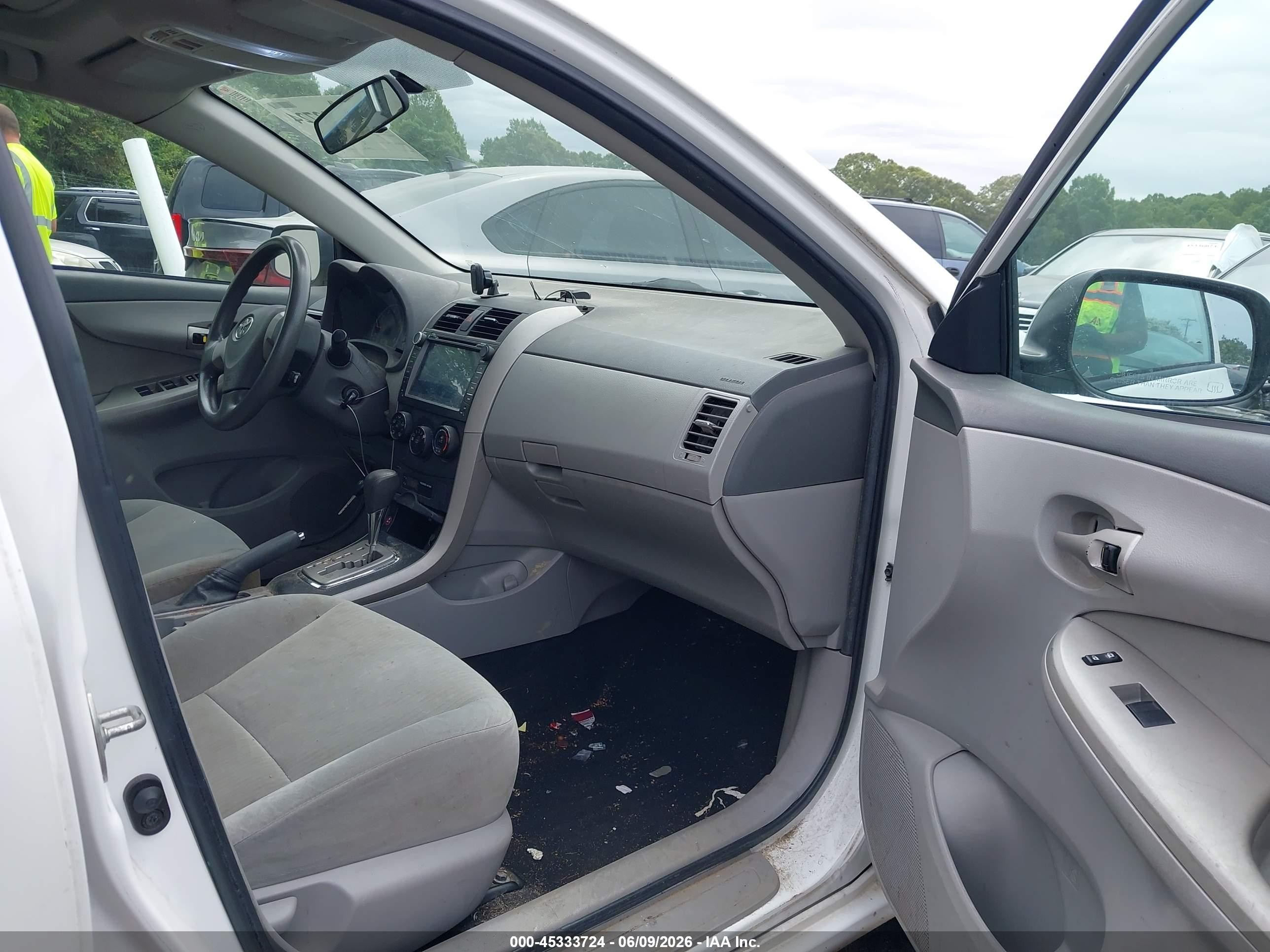 2010 Toyota Corolla Le White vin: 1NXBU4EE9AZ240713