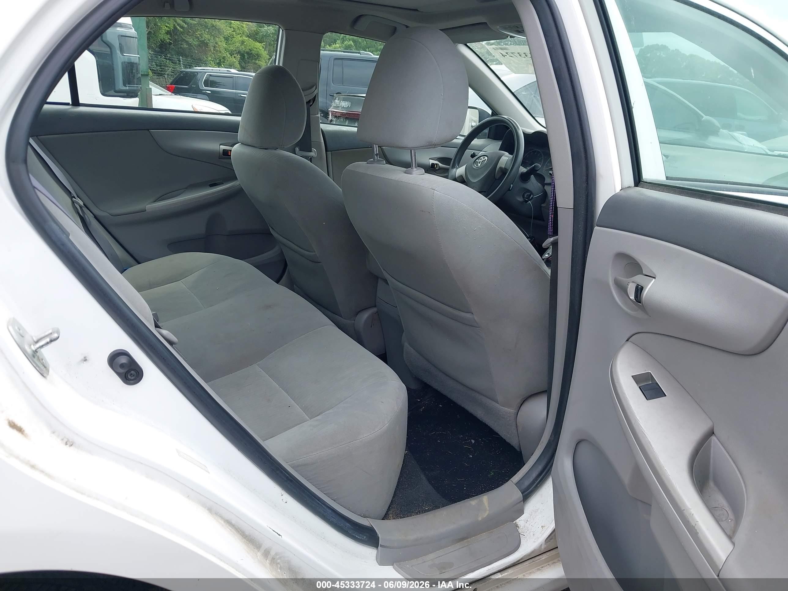 2010 Toyota Corolla Le White vin: 1NXBU4EE9AZ240713