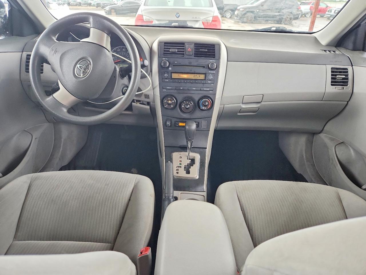 2010 Toyota Corolla Le Silver vin: 1NXBU4EE9AZ262520