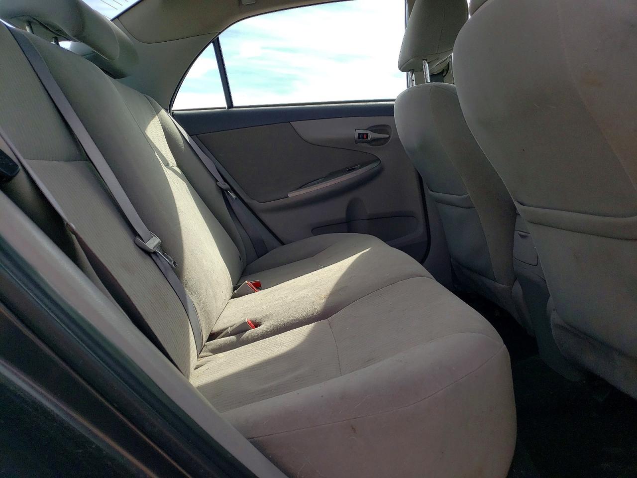 2010 Toyota Corolla Le Gray vin: 1NXBU4EE9AZ282444