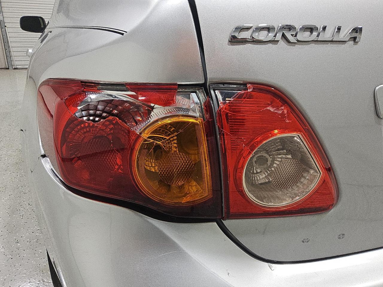 2010 Toyota Corolla Le Серый vin: 1NXBU4EE9AZ311523 Damage: Left Tail Light, Broken, Replacement Required