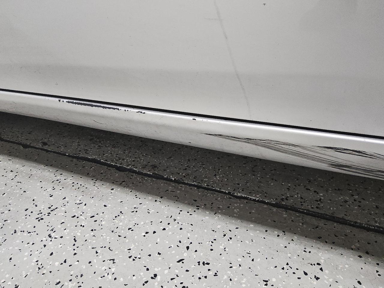 2010 Toyota Corolla Le Серый vin: 1NXBU4EE9AZ311523 Damage: Left Rocker Panel Molding, Heavy Scratch, > 12 Inches