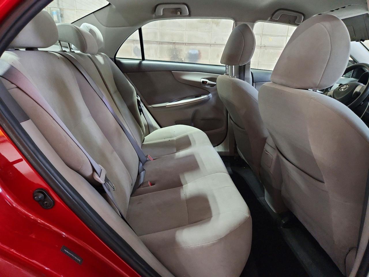 2010 Toyota Corolla Le Red vin: 1NXBU4EE9AZ324370