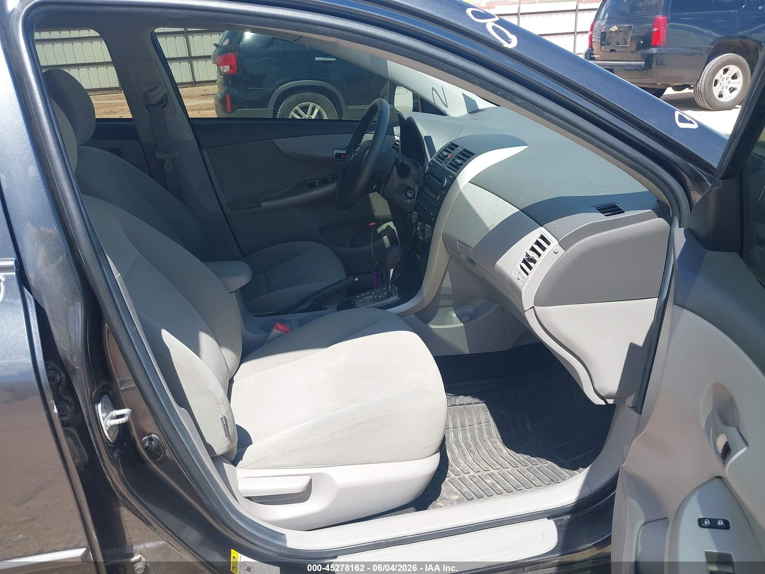 2010 Toyota Corolla Le Gray vin: 1NXBU4EE9AZ360267