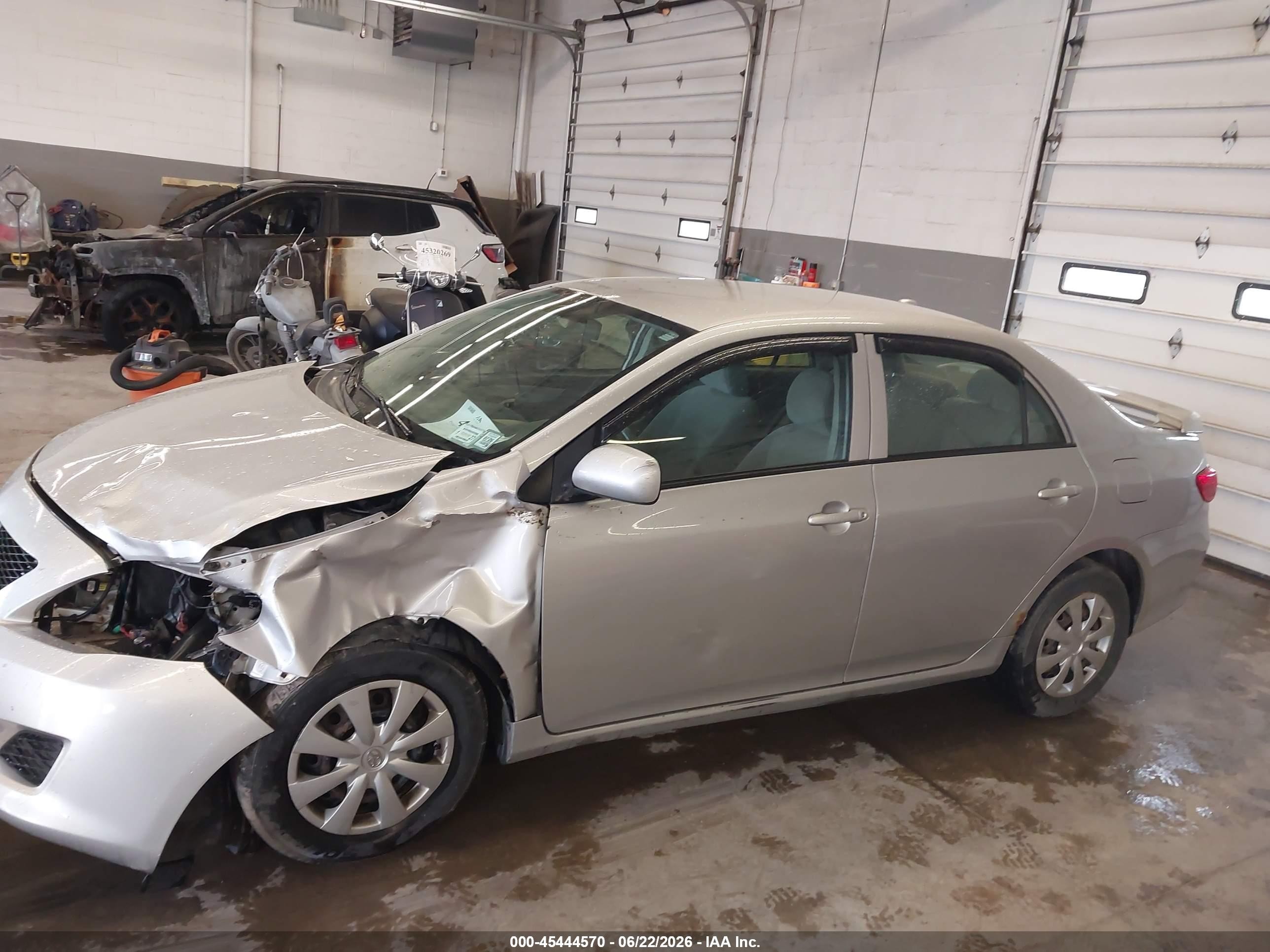 2010 Toyota Corolla Le Серебряный vin: 1NXBU4EE9AZ366408