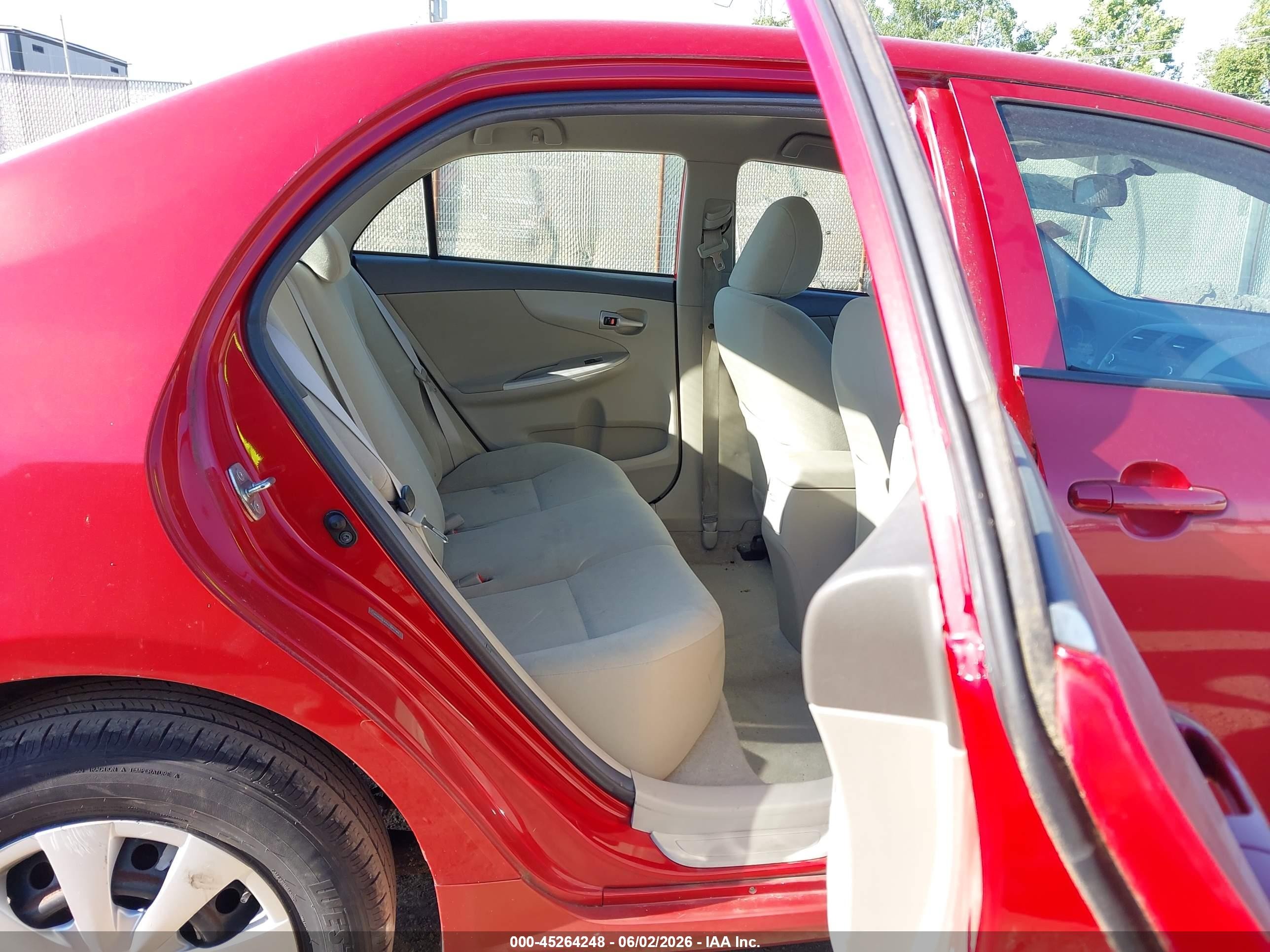 2010 Toyota Corolla Le Red vin: 1NXBU4EE9AZ384780