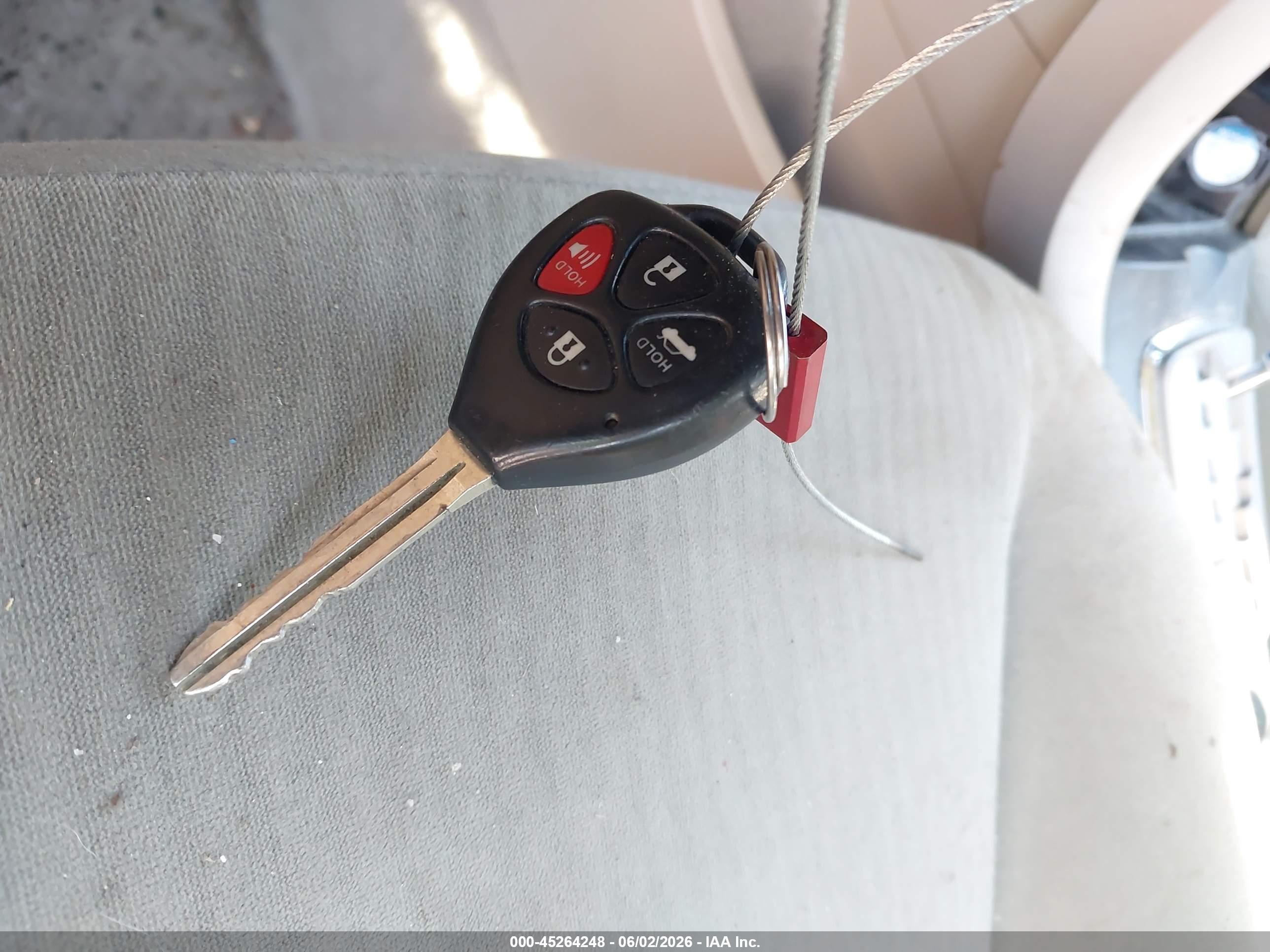 2010 Toyota Corolla Le Red vin: 1NXBU4EE9AZ384780