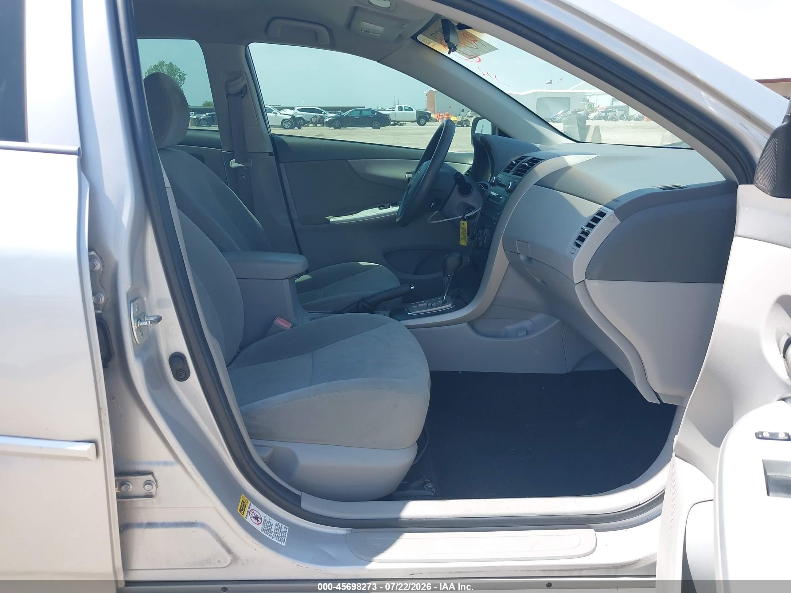 2010 Toyota Corolla Le Silver vin: 1NXBU4EEXAZ166315