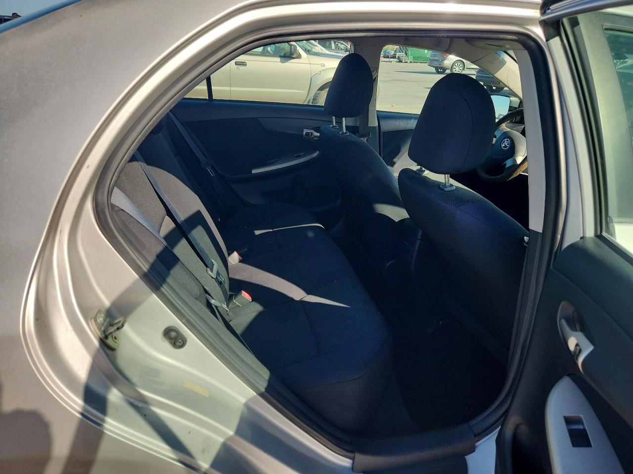 2010 Toyota Corolla S Silver vin: 1NXBU4EEXAZ170624