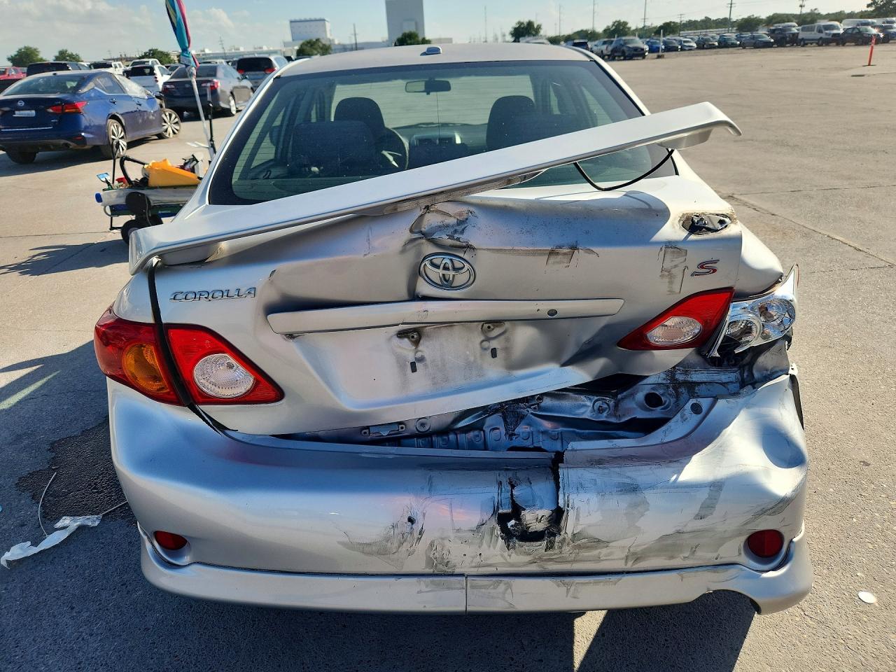 2010 Toyota Corolla S Silver vin: 1NXBU4EEXAZ170624