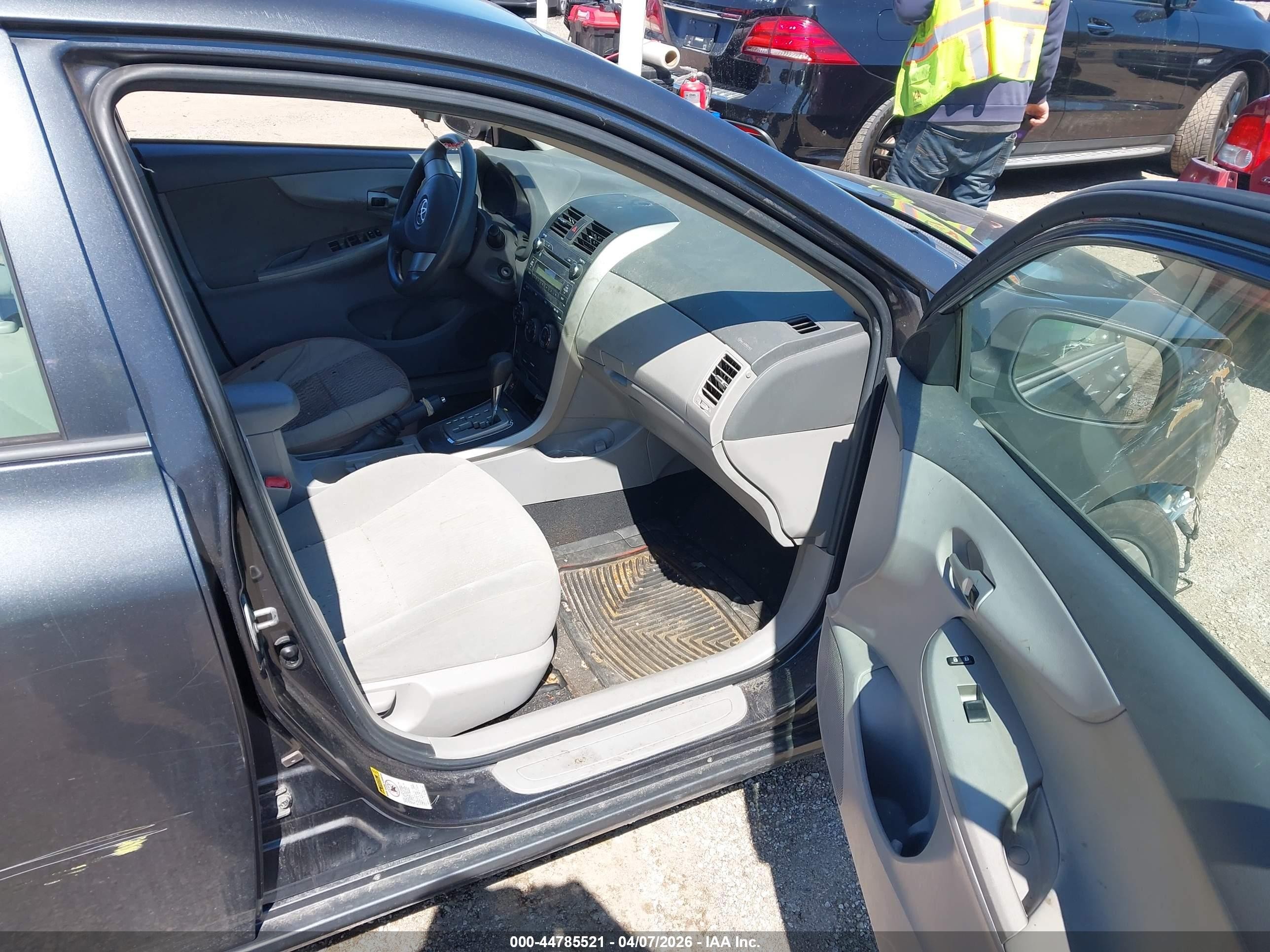 2010 Toyota Corolla Le Gray vin: 1NXBU4EEXAZ175175