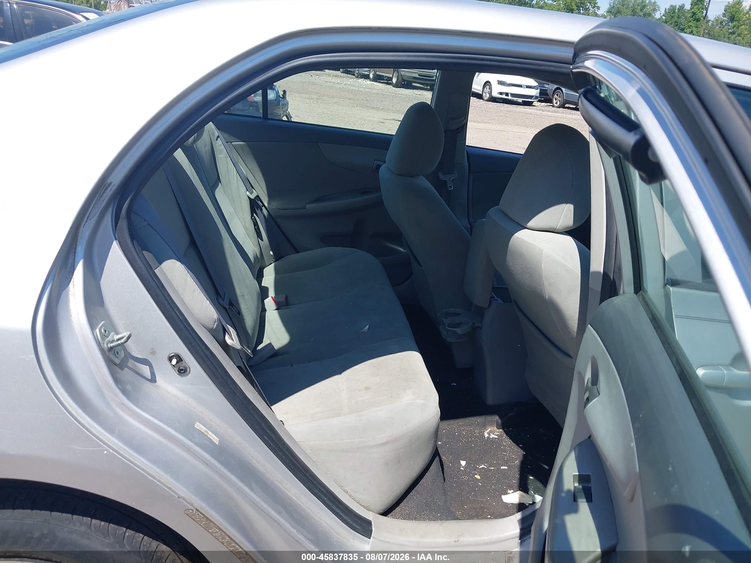 2010 Toyota Corolla Le Серебряный vin: 1NXBU4EEXAZ176567