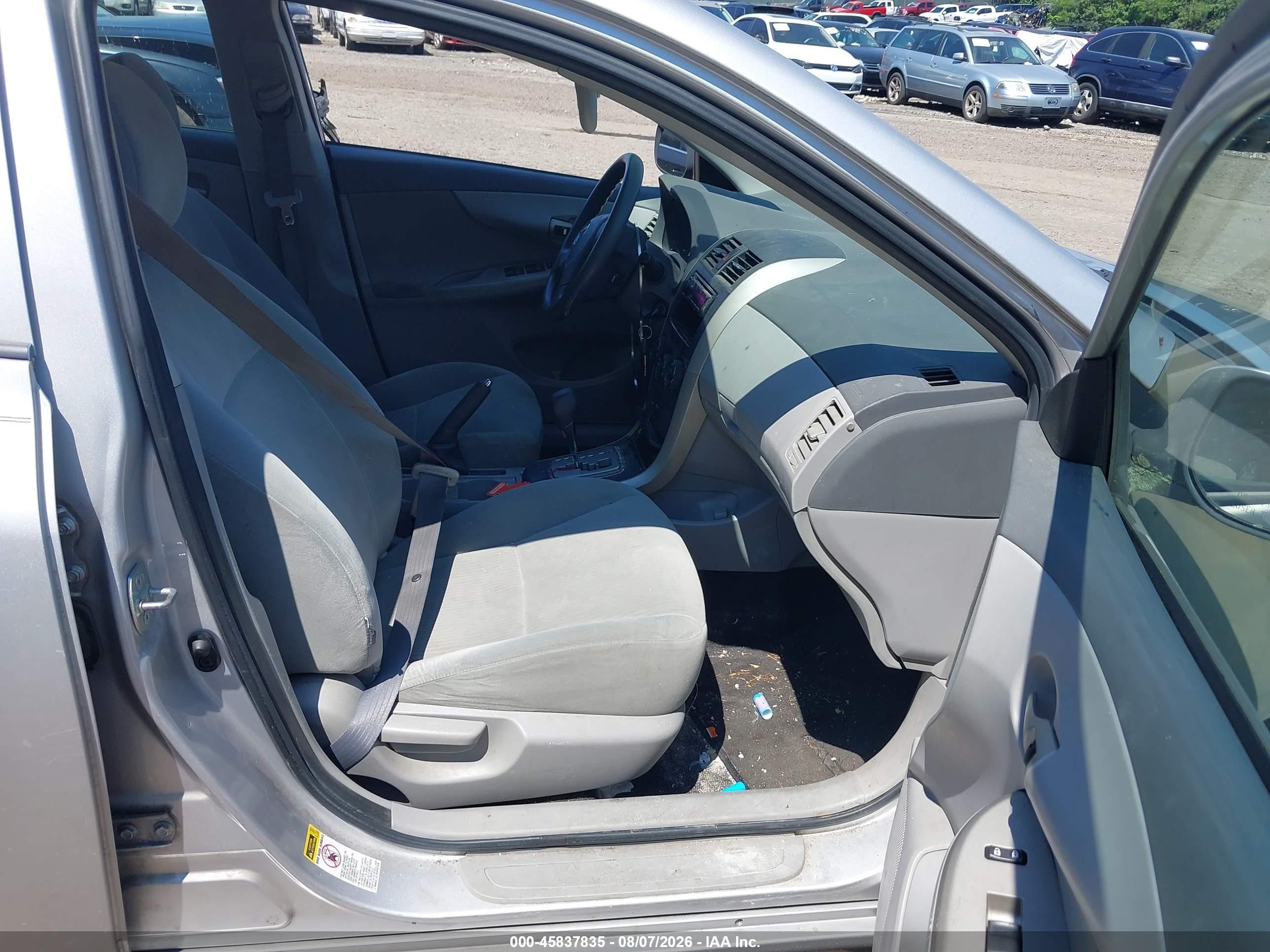 2010 Toyota Corolla Le Серебряный vin: 1NXBU4EEXAZ176567