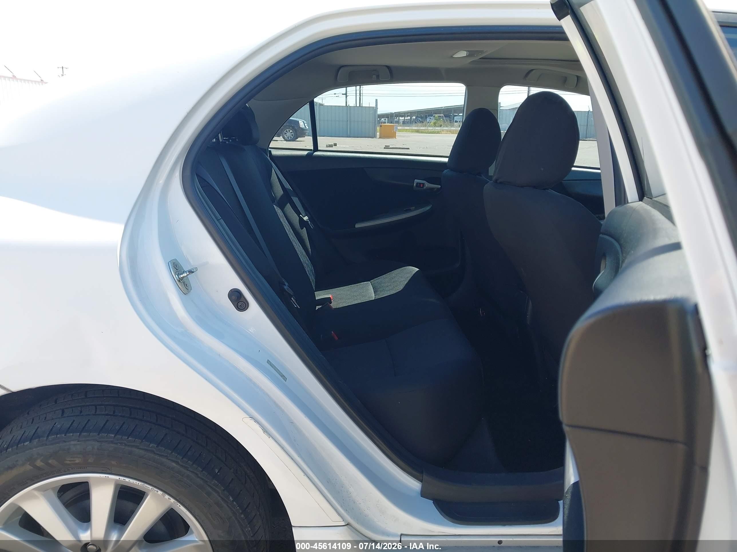 2010 Toyota Corolla S White vin: 1NXBU4EEXAZ181980