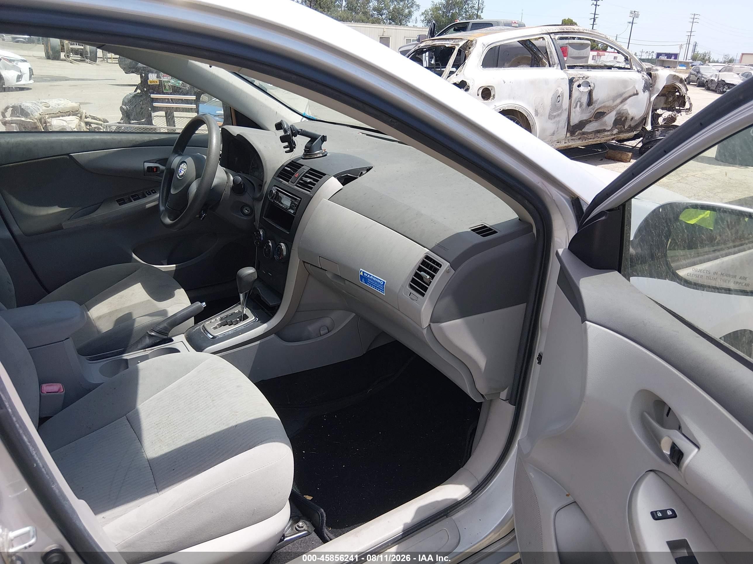 2010 Toyota Corolla Le White vin: 1NXBU4EEXAZ190274