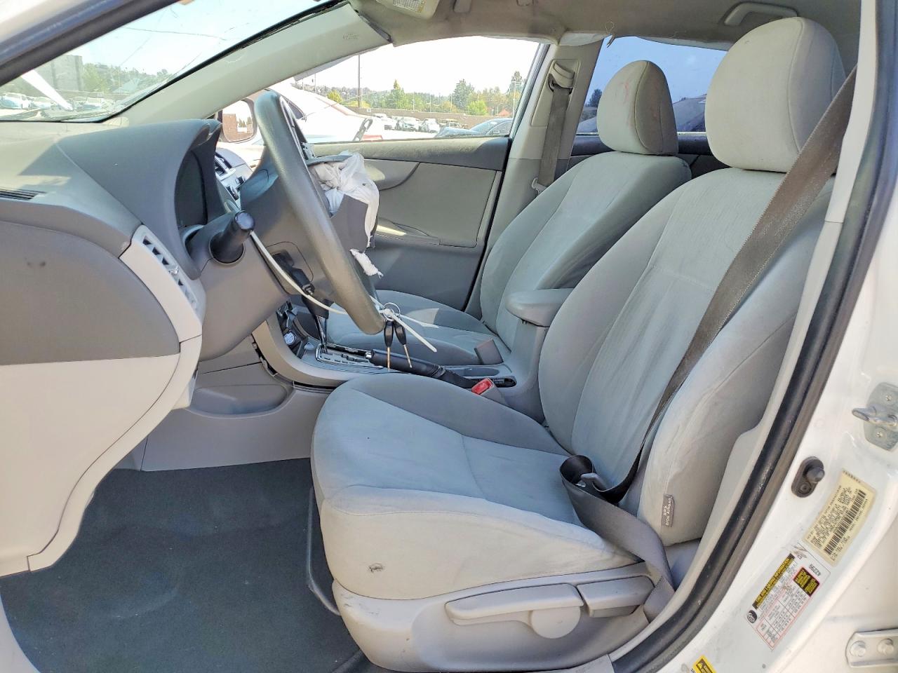 2010 Toyota Corolla Le White vin: 1NXBU4EEXAZ201967