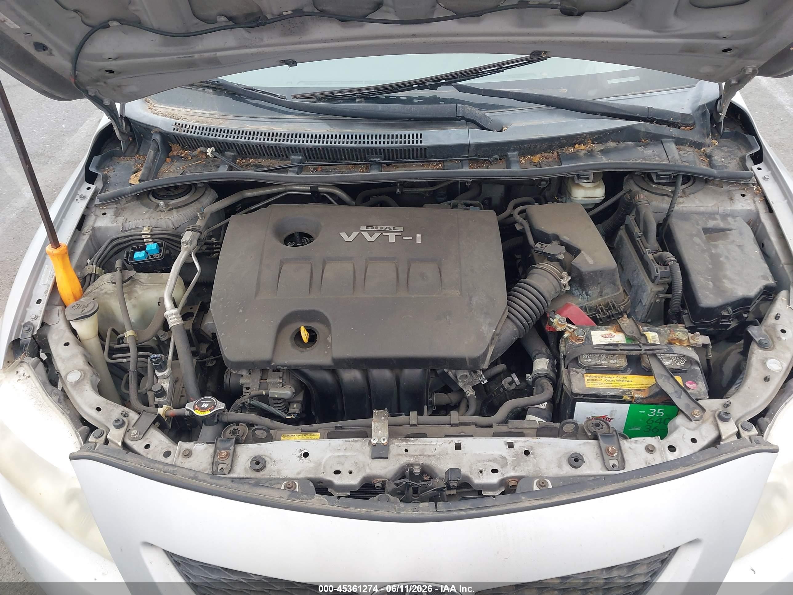 2010 Toyota Corolla   Silver vin: 1NXBU4EEXAZ216081