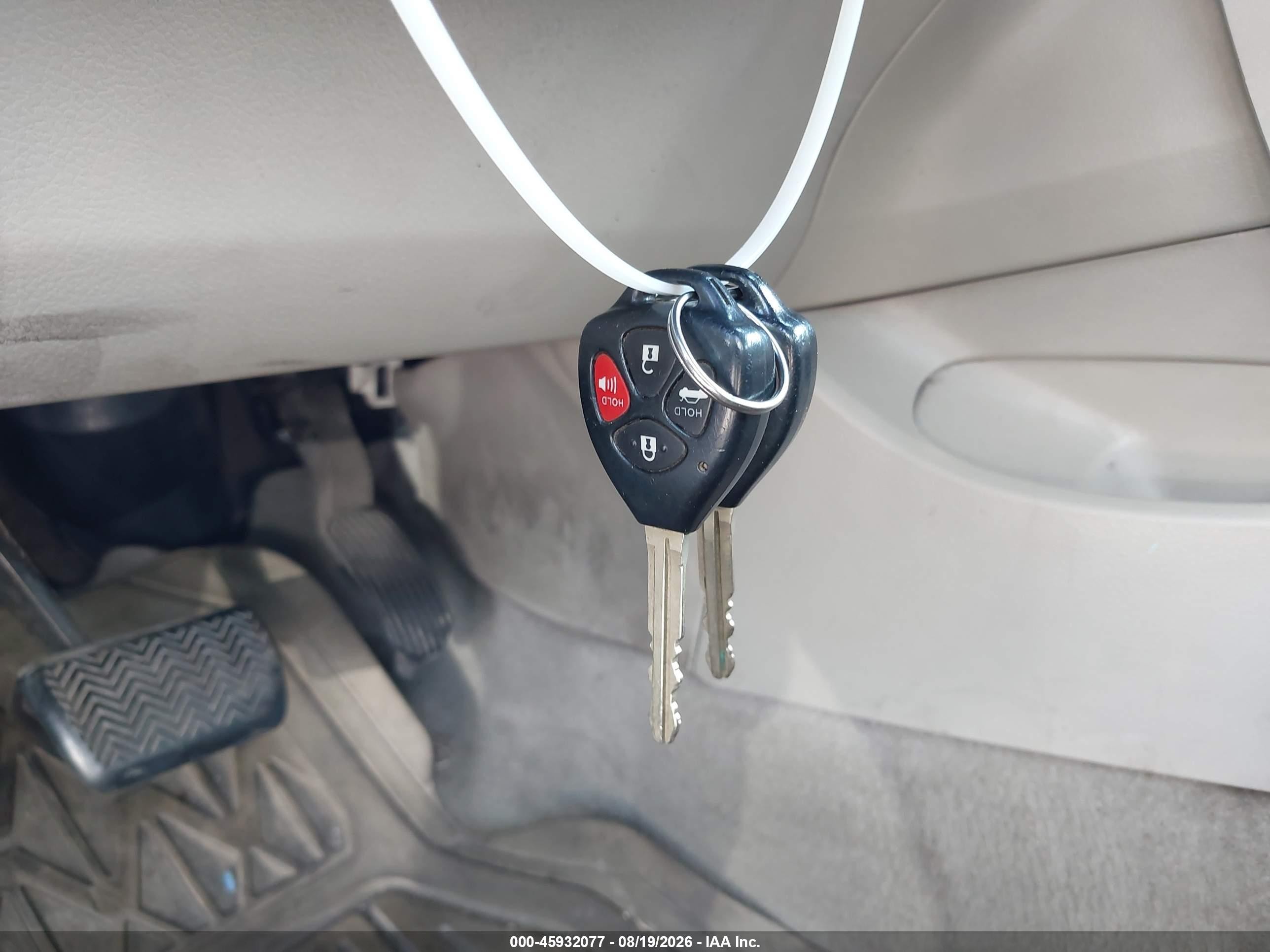 2010 Toyota Corolla Le Белый vin: 1NXBU4EEXAZ236993
