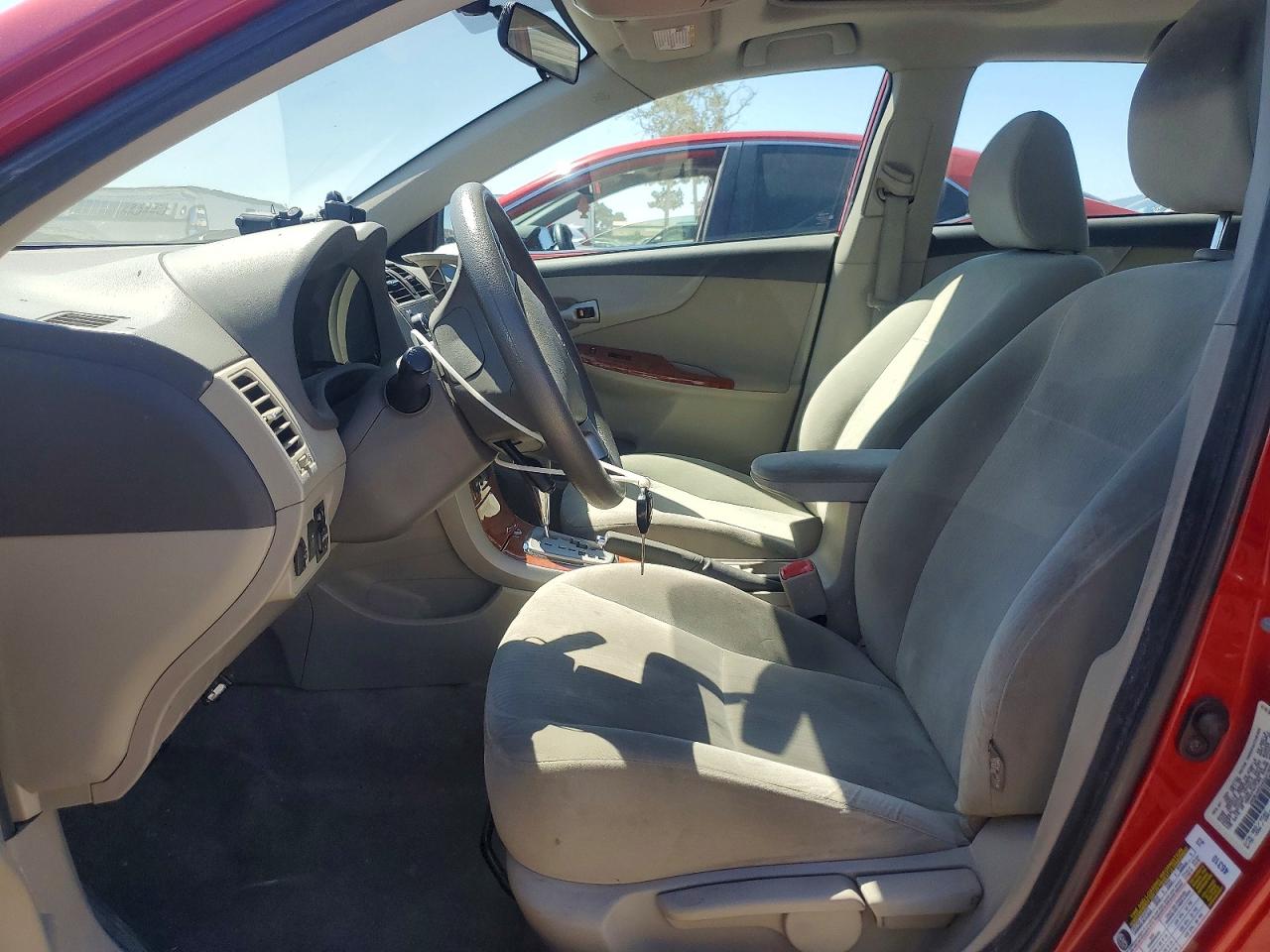 2010 Toyota Corolla Xle Red vin: 1NXBU4EEXAZ247833