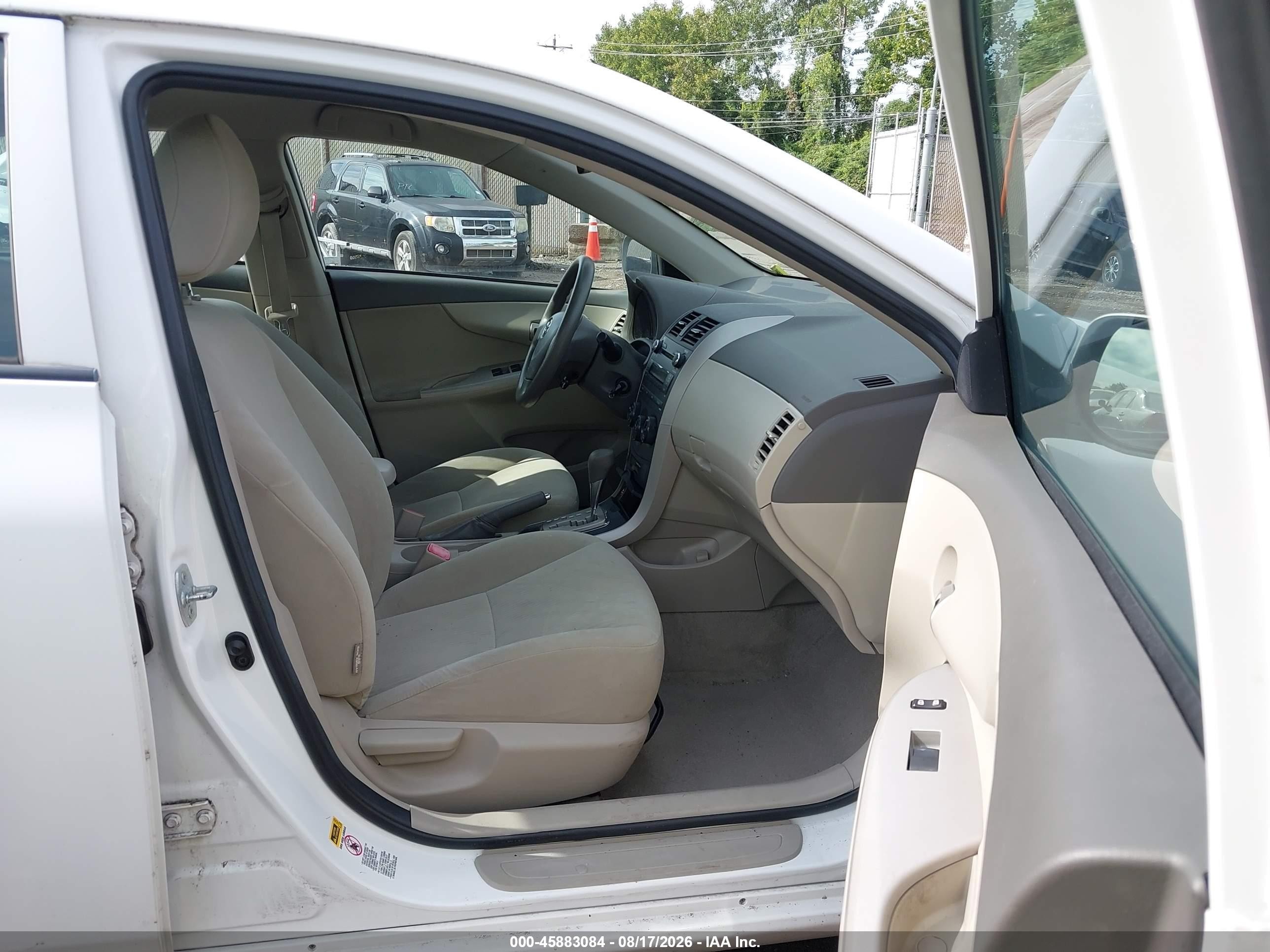 2010 Toyota Corolla Le White vin: 1NXBU4EEXAZ253955