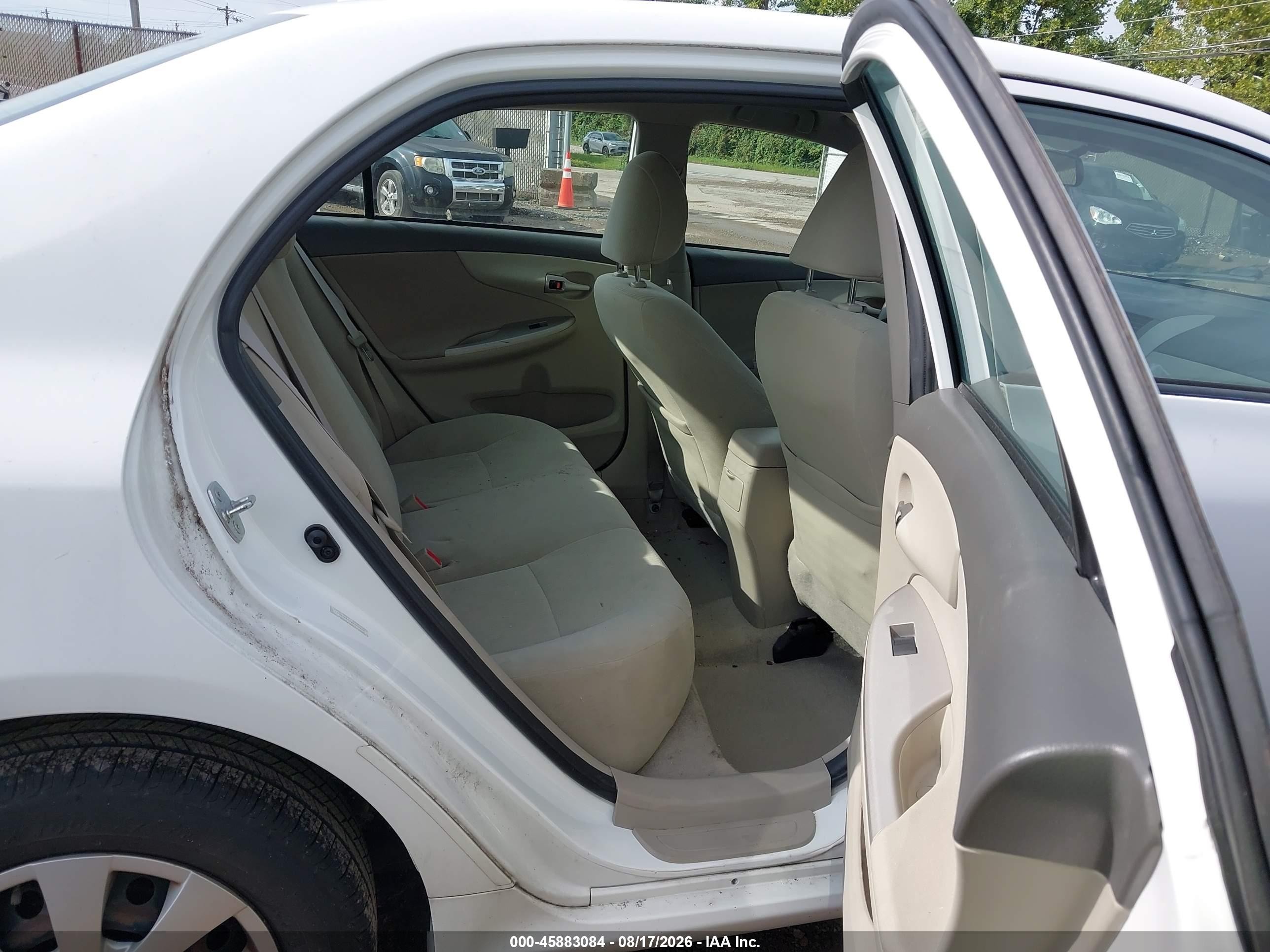 2010 Toyota Corolla Le White vin: 1NXBU4EEXAZ253955