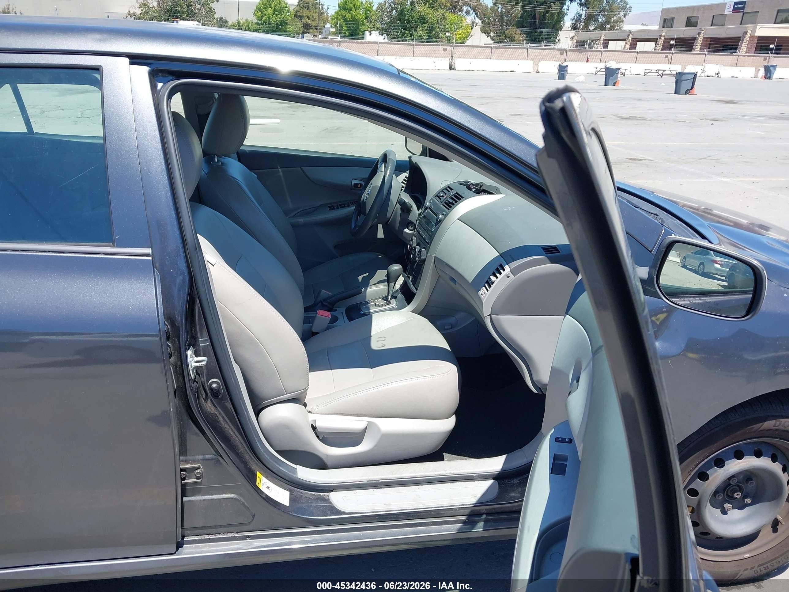 2010 Toyota Corolla Le Gray vin: 1NXBU4EEXAZ256399