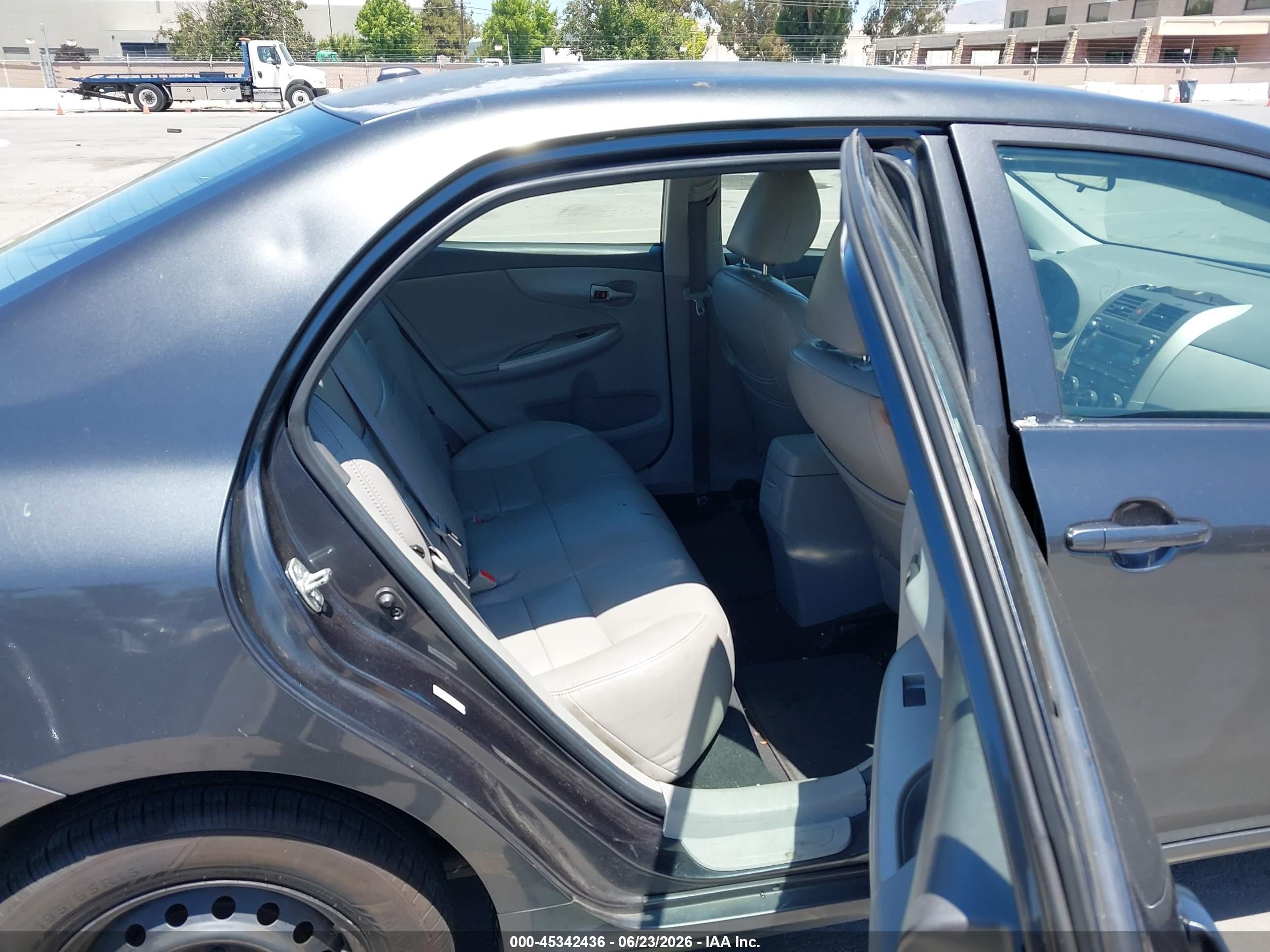 2010 Toyota Corolla Le Gray vin: 1NXBU4EEXAZ256399