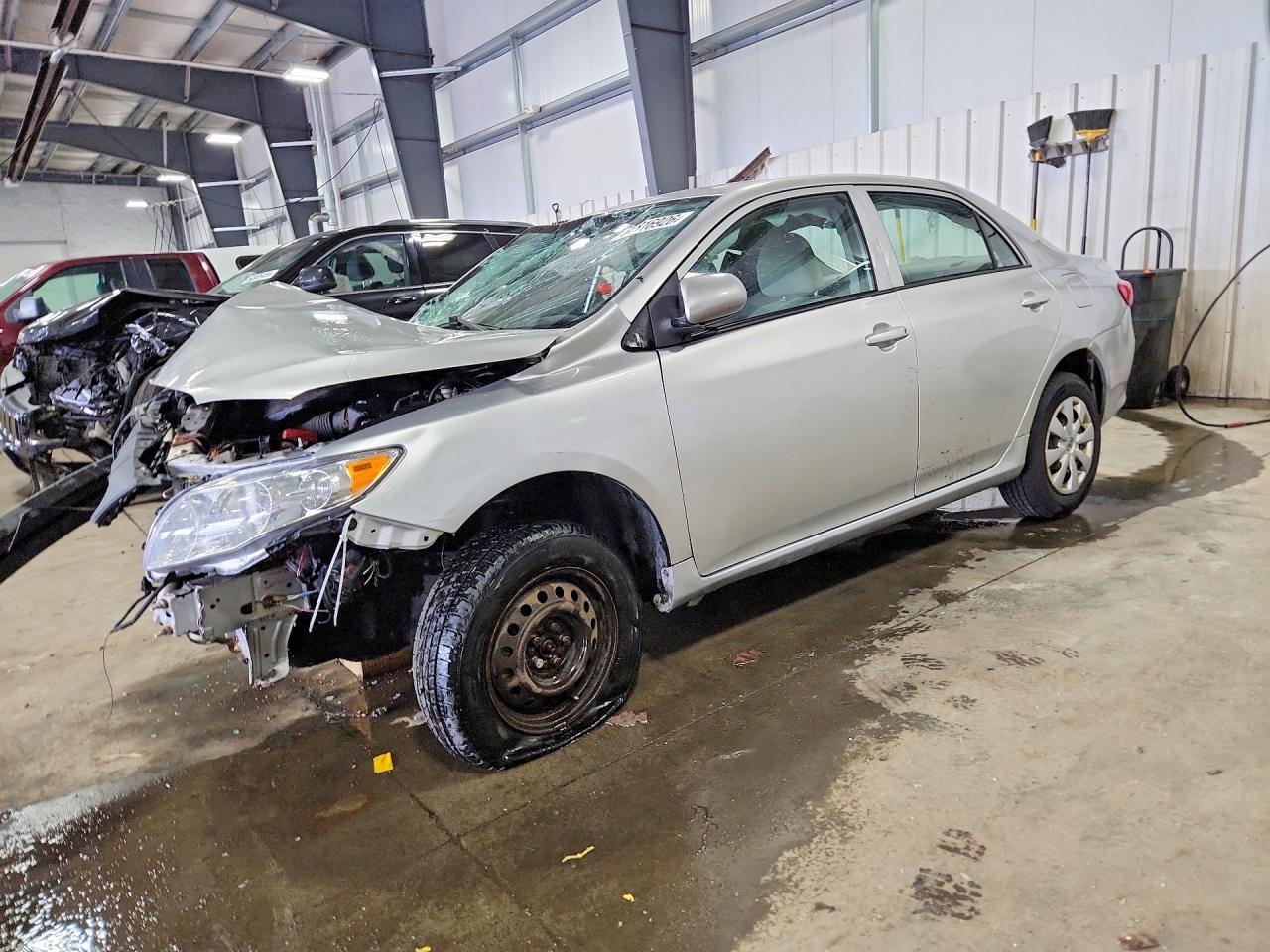 2010 Toyota Corolla Le Серебряный vin: 1NXBU4EEXAZ279357