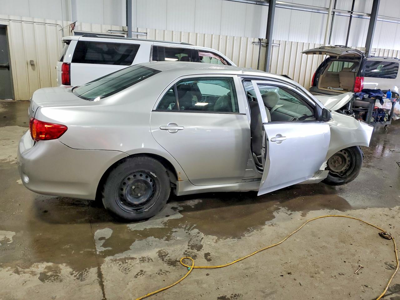 2010 Toyota Corolla Le Silver vin: 1NXBU4EEXAZ279357