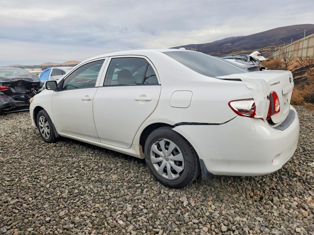 2010 Toyota Corolla Le White vin: 1NXBU4EEXAZ282159