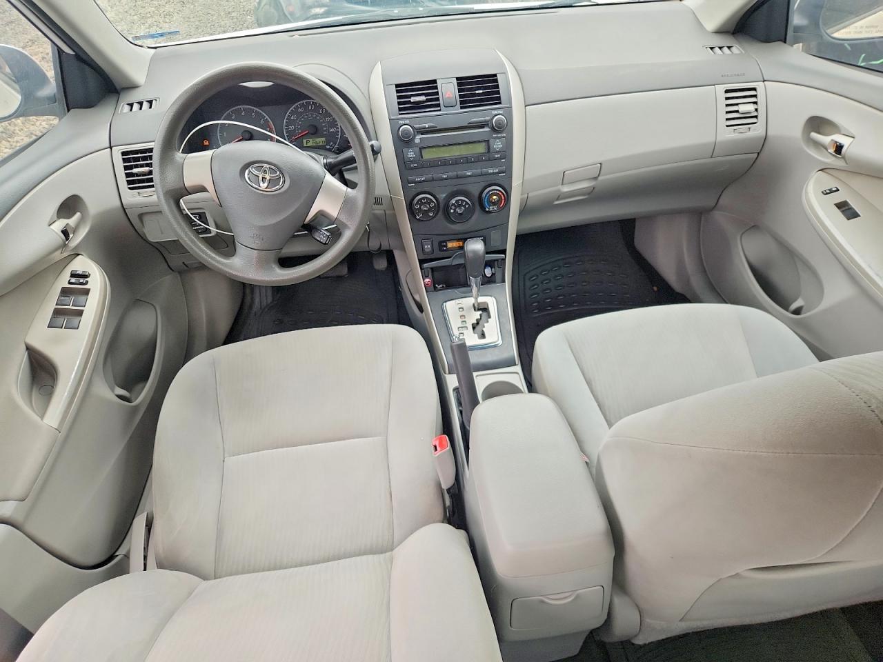 2010 Toyota Corolla Le White vin: 1NXBU4EEXAZ282159