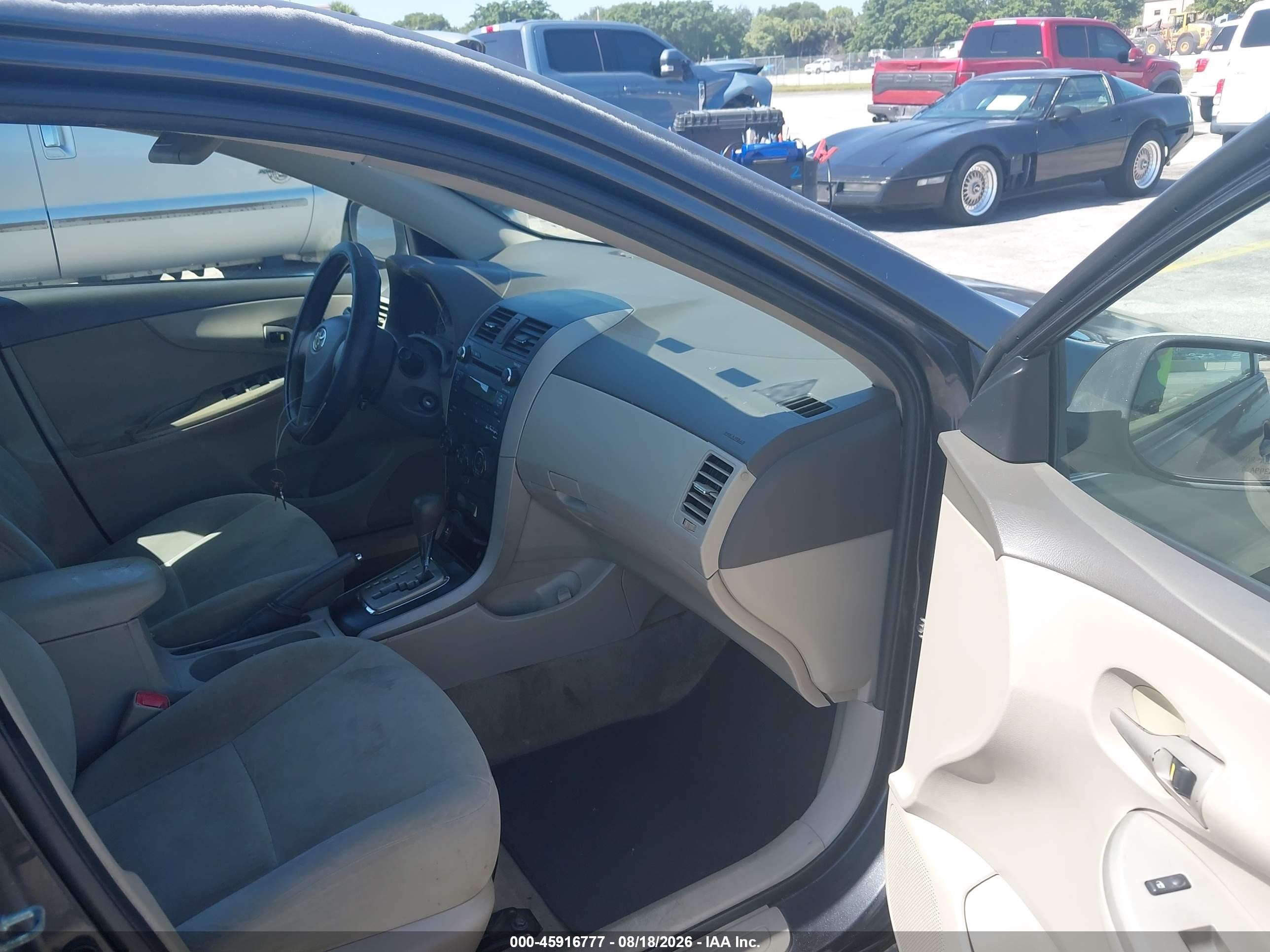 2010 Toyota Corolla Le Gray vin: 1NXBU4EEXAZ282825