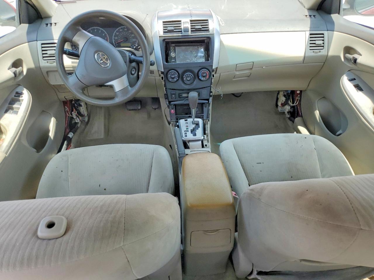 2010 Toyota Corolla Le Red vin: 1NXBU4EEXAZ291542