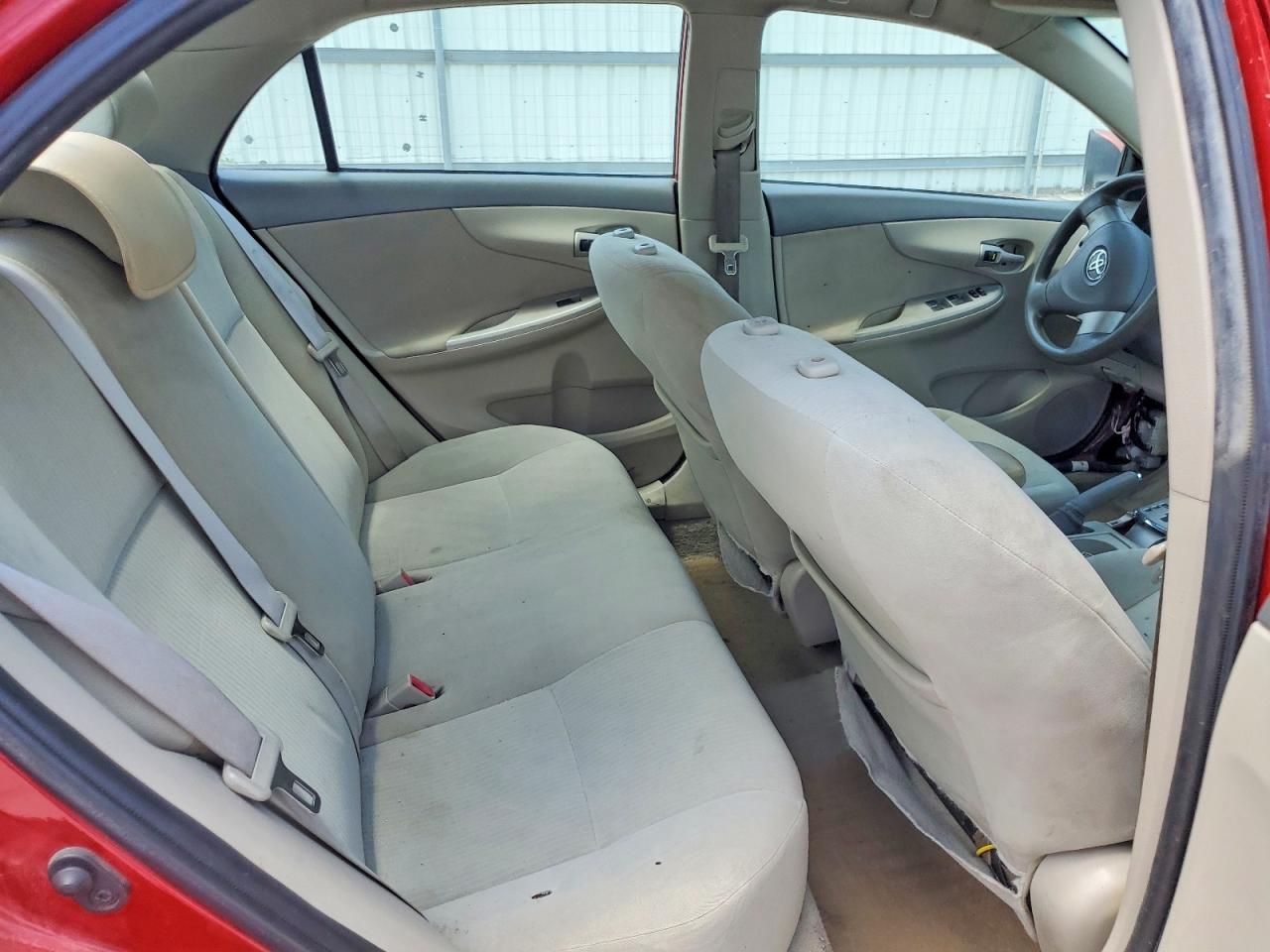2010 Toyota Corolla Le Red vin: 1NXBU4EEXAZ291542