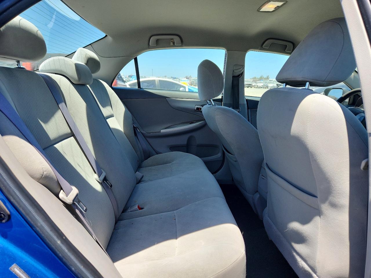 2010 Toyota Corolla Le Blue vin: 1NXBU4EEXAZ294604