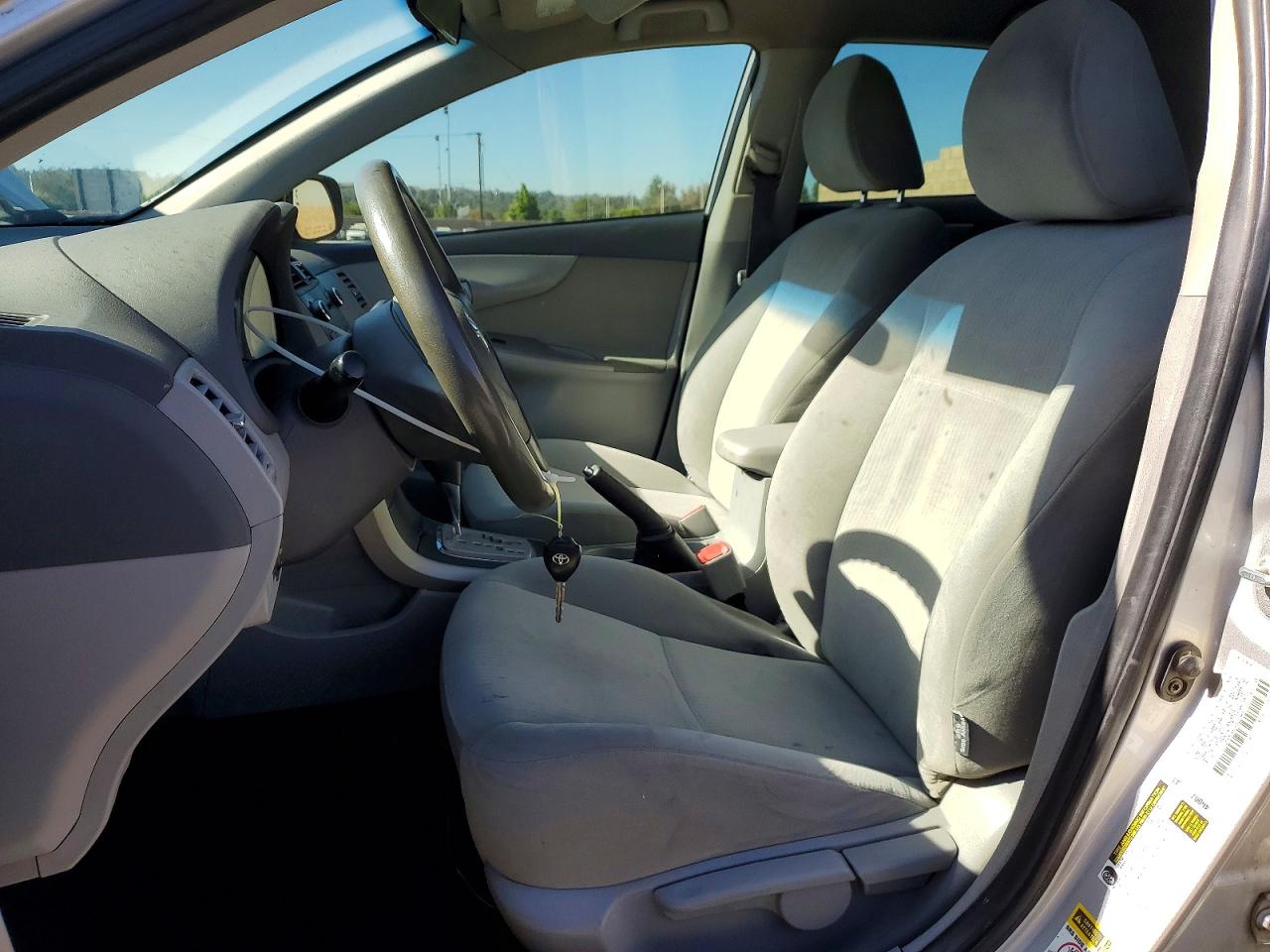 2010 Toyota Corolla Le Silver vin: 1NXBU4EEXAZ296370