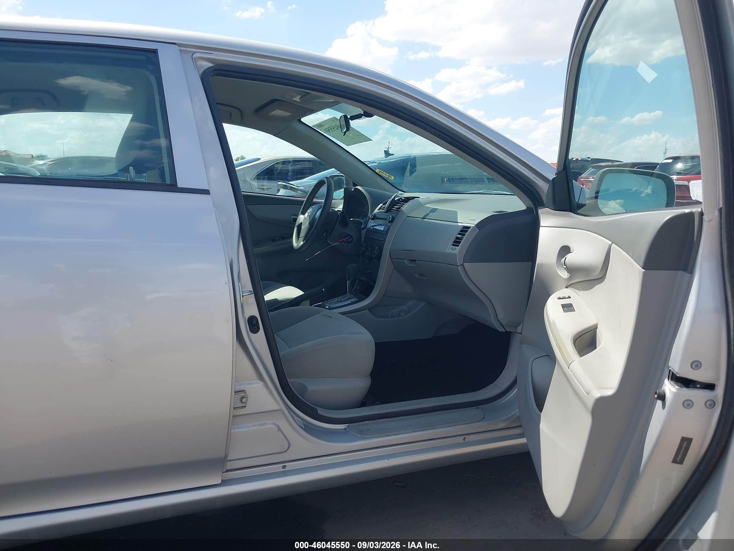 2010 Toyota Corolla Le Silver vin: 1NXBU4EEXAZ304581