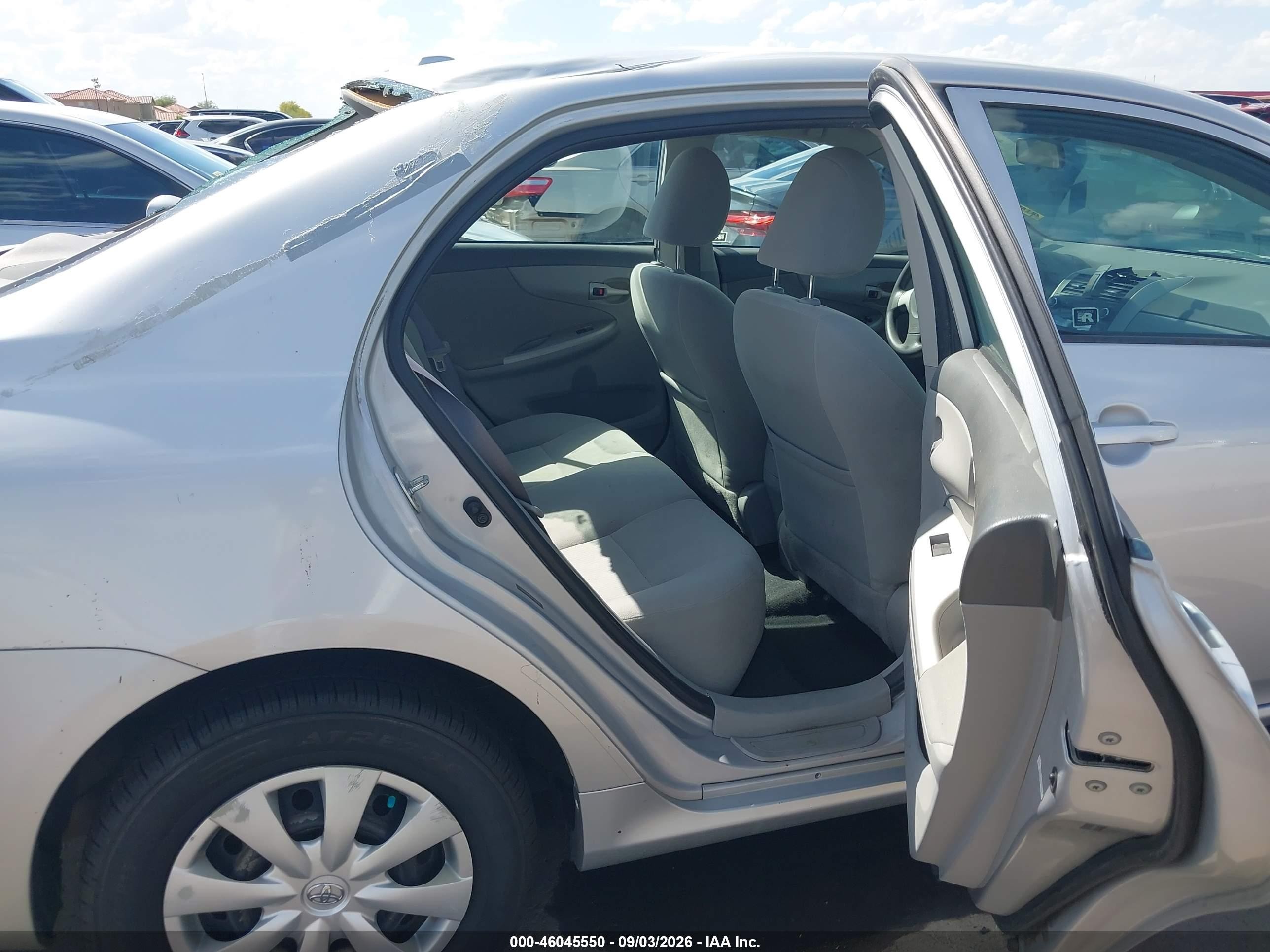 2010 Toyota Corolla Le Silver vin: 1NXBU4EEXAZ304581