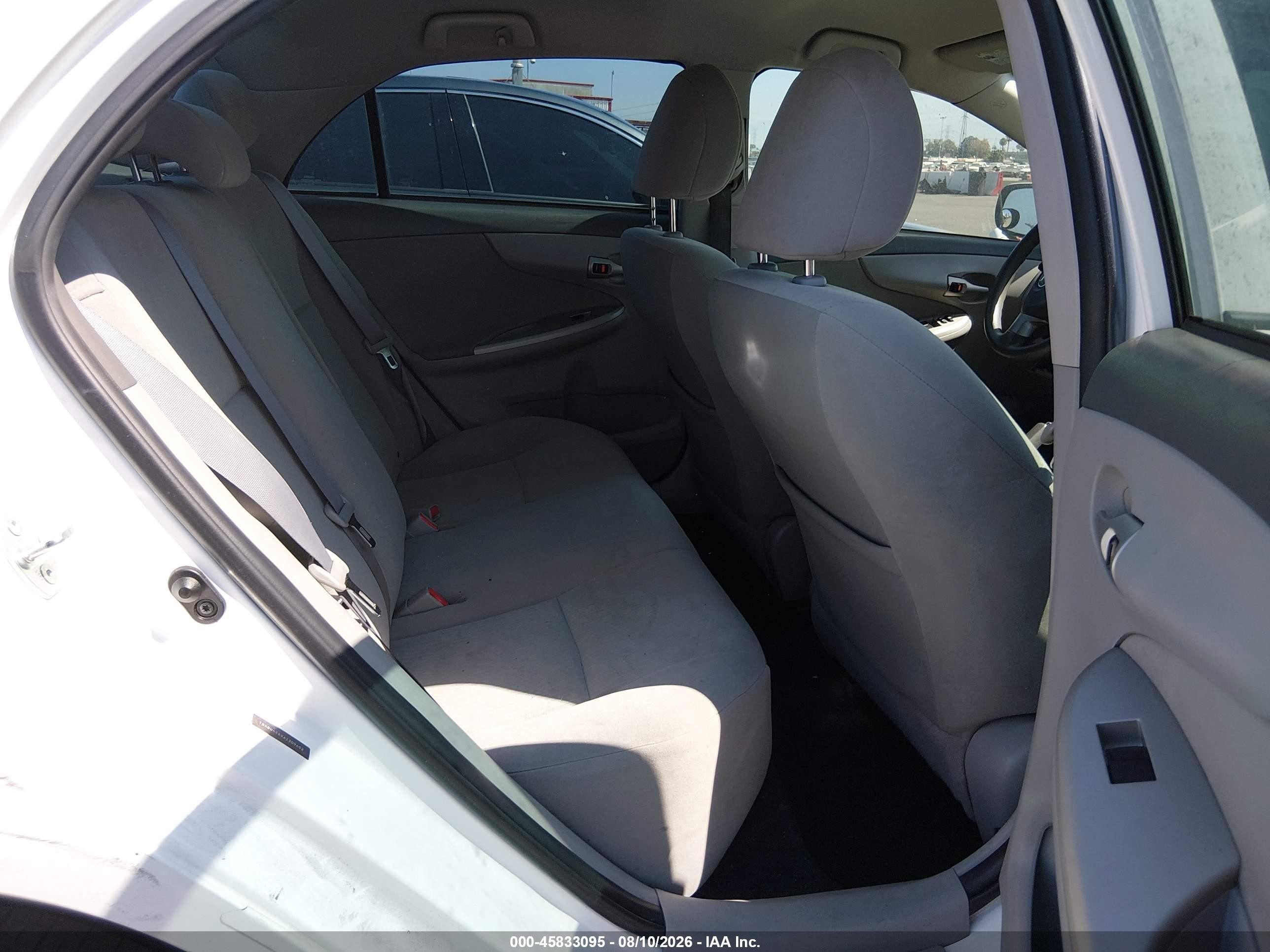 2010 Toyota Corolla Le Белый vin: 1NXBU4EEXAZ309652