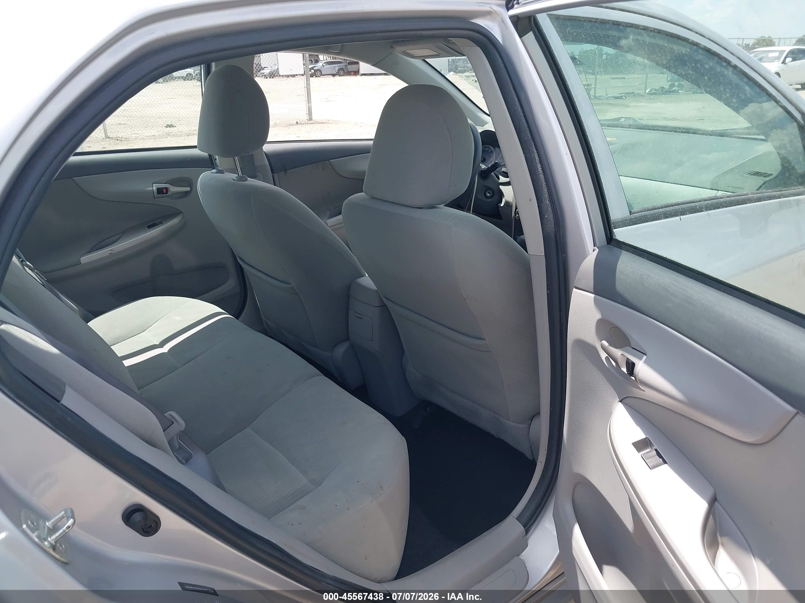 2010 Toyota Corolla Le Gray vin: 1NXBU4EEXAZ311398