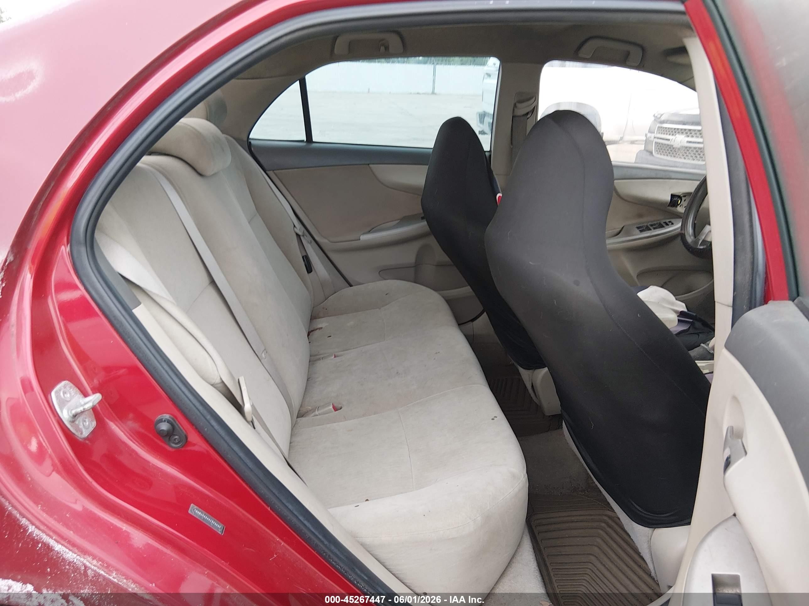 2010 Toyota Corolla Le Red vin: 1NXBU4EEXAZ353635