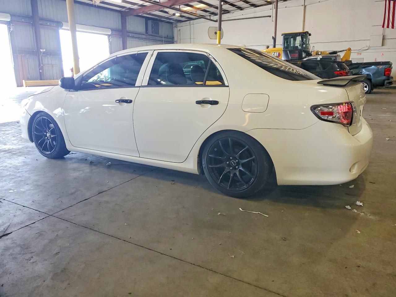 2010 Toyota Corolla Le White vin: 1NXBU4EEXAZ376431