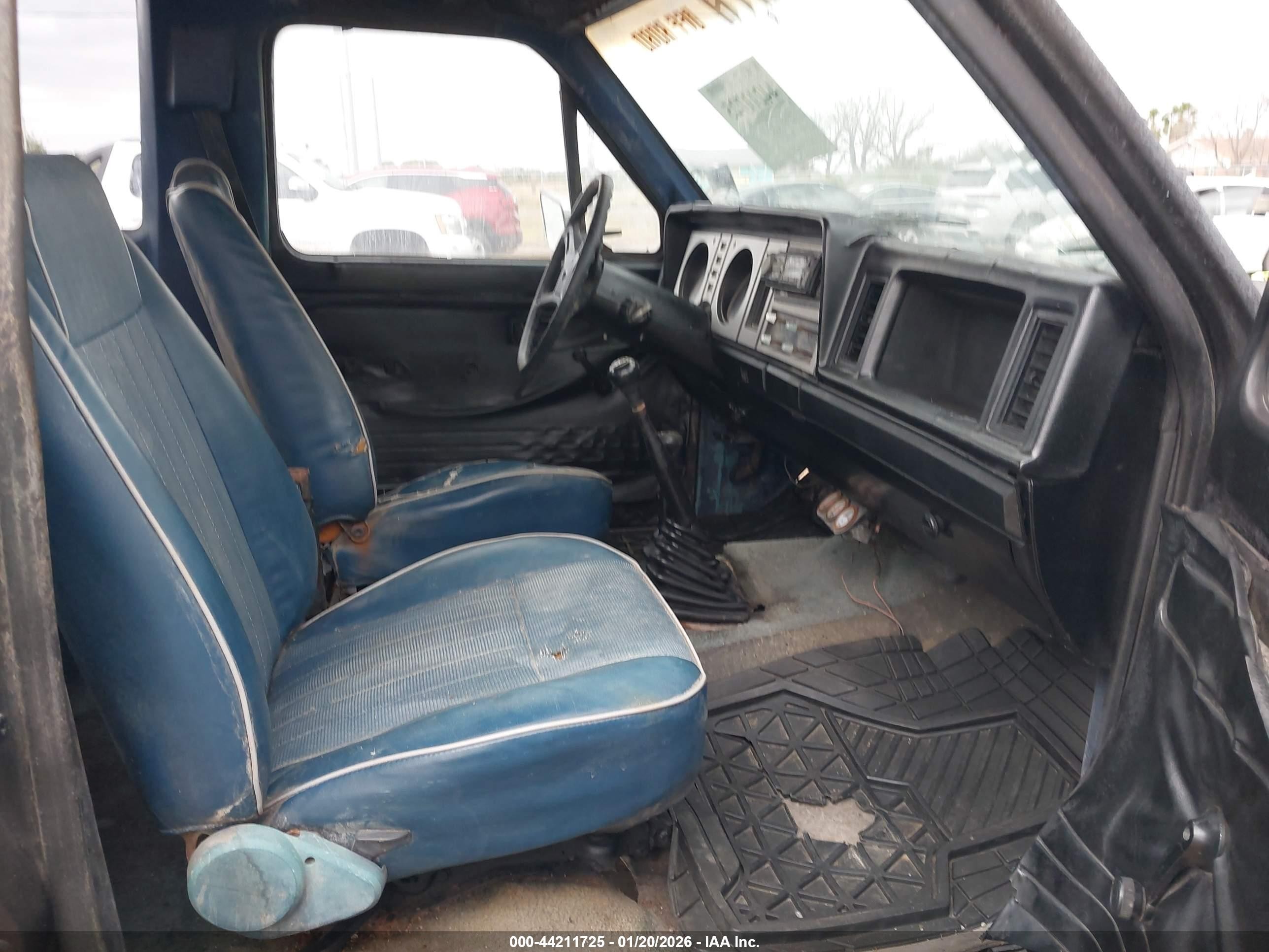 1984 Ford Bronco Ii   Black vin: 1FMCU14S4EUC99166