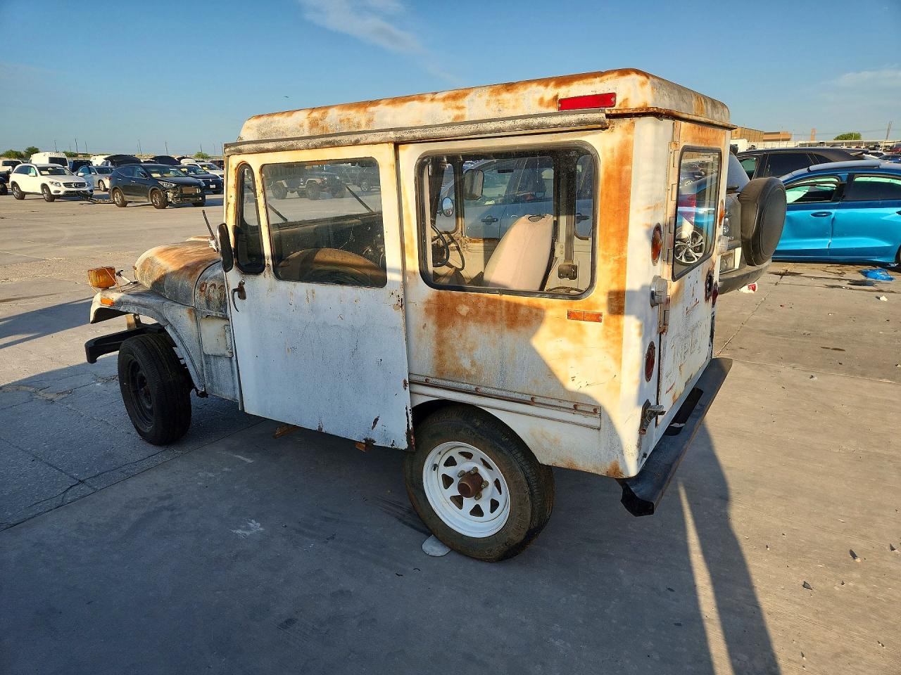 1983 Jeep Dj5/cj5 2d 4x4 Silver vin: 1UTBF00A4DS000634