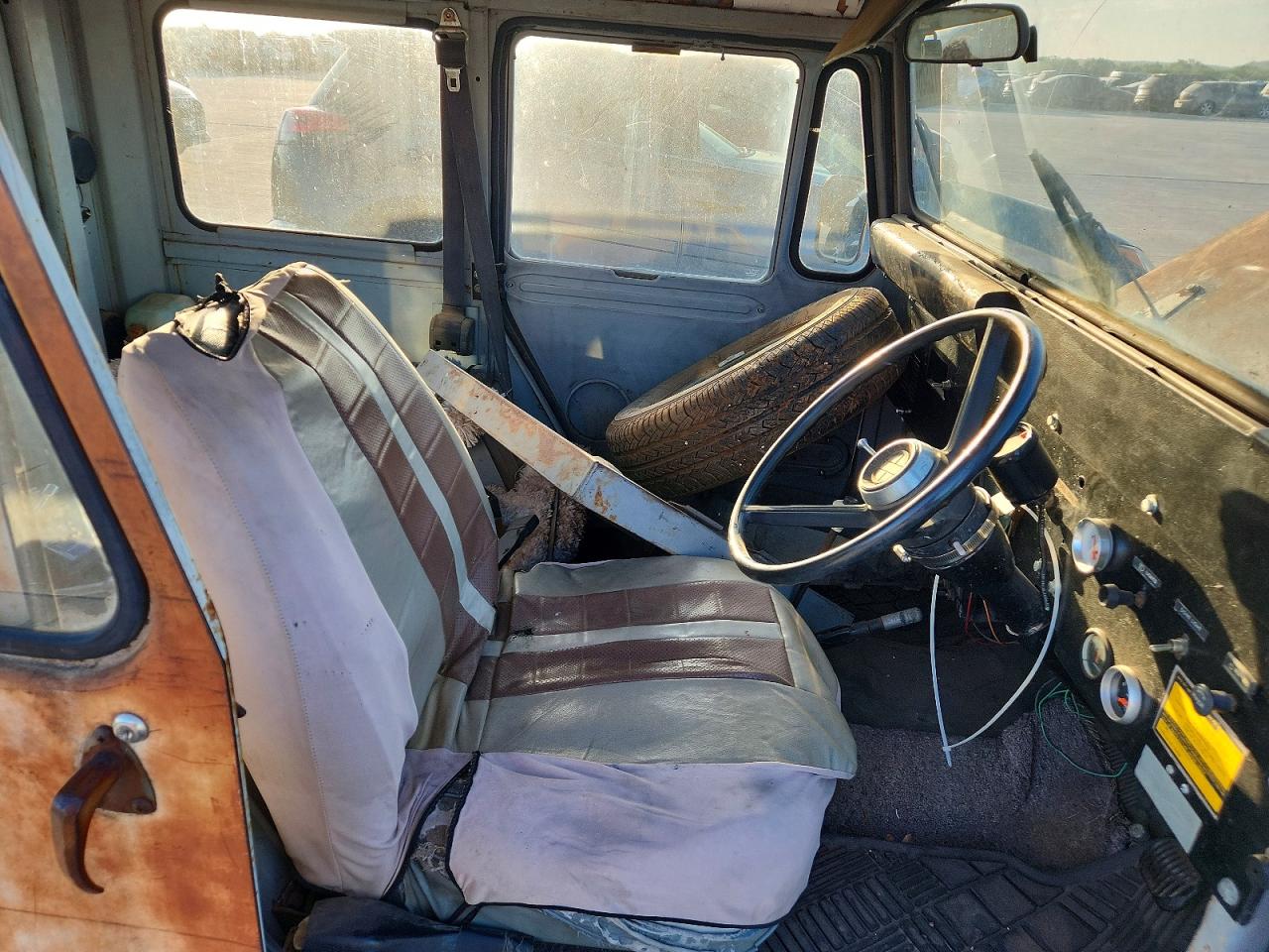 1983 Jeep Dj5/cj5 2d 4x4 Silver vin: 1UTBF00A4DS000634
