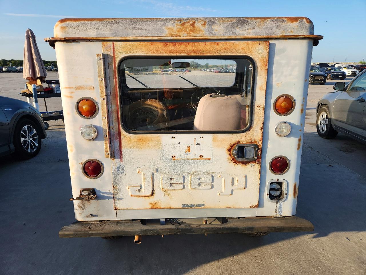 1983 Jeep Dj5/cj5 2d 4x4 Silver vin: 1UTBF00A4DS000634