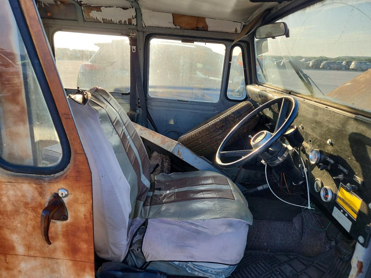 1983 Jeep Dj5/cj5 2d 4x4 Silver vin: 1UTBF00A4DS000634