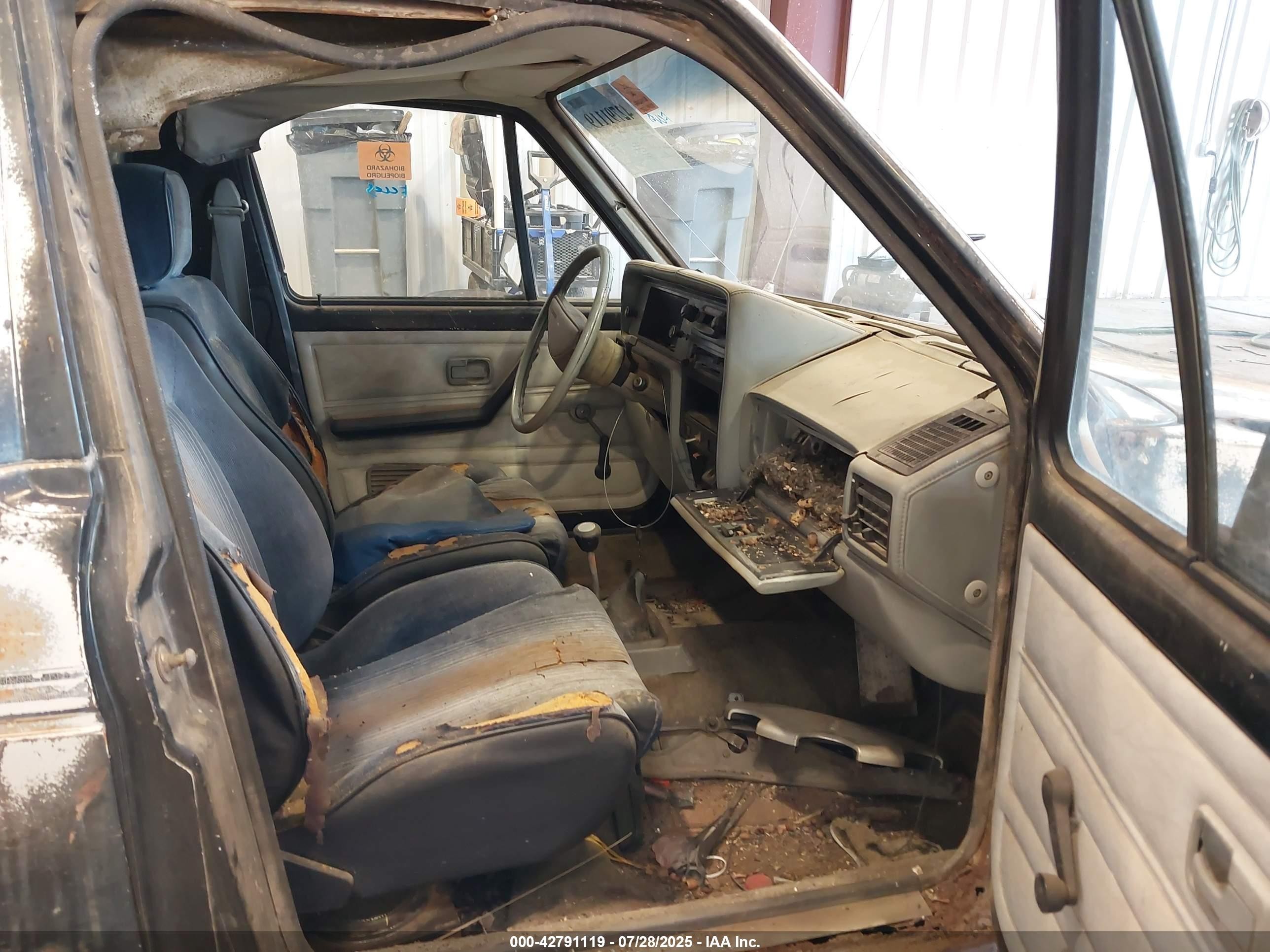 1981 Volkswagen Rabbit Truck Blue vin: 1V1KG0175BV067623