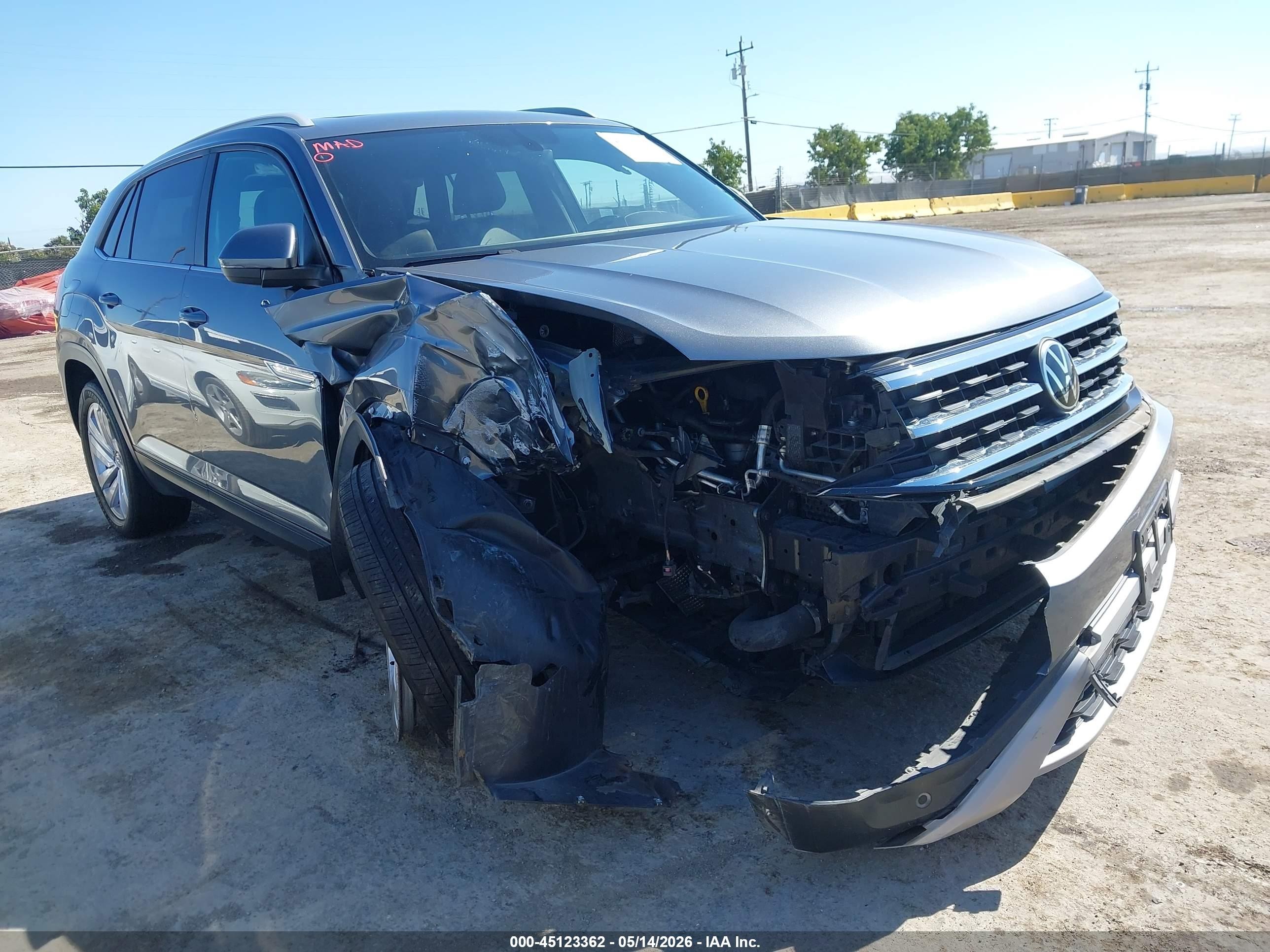 2020 Volkswagen Atlas Cross Sport 2.0t Se W/technology/2.0t Se W/technology R-line Gray vin: 1V25C2CA6LC200878